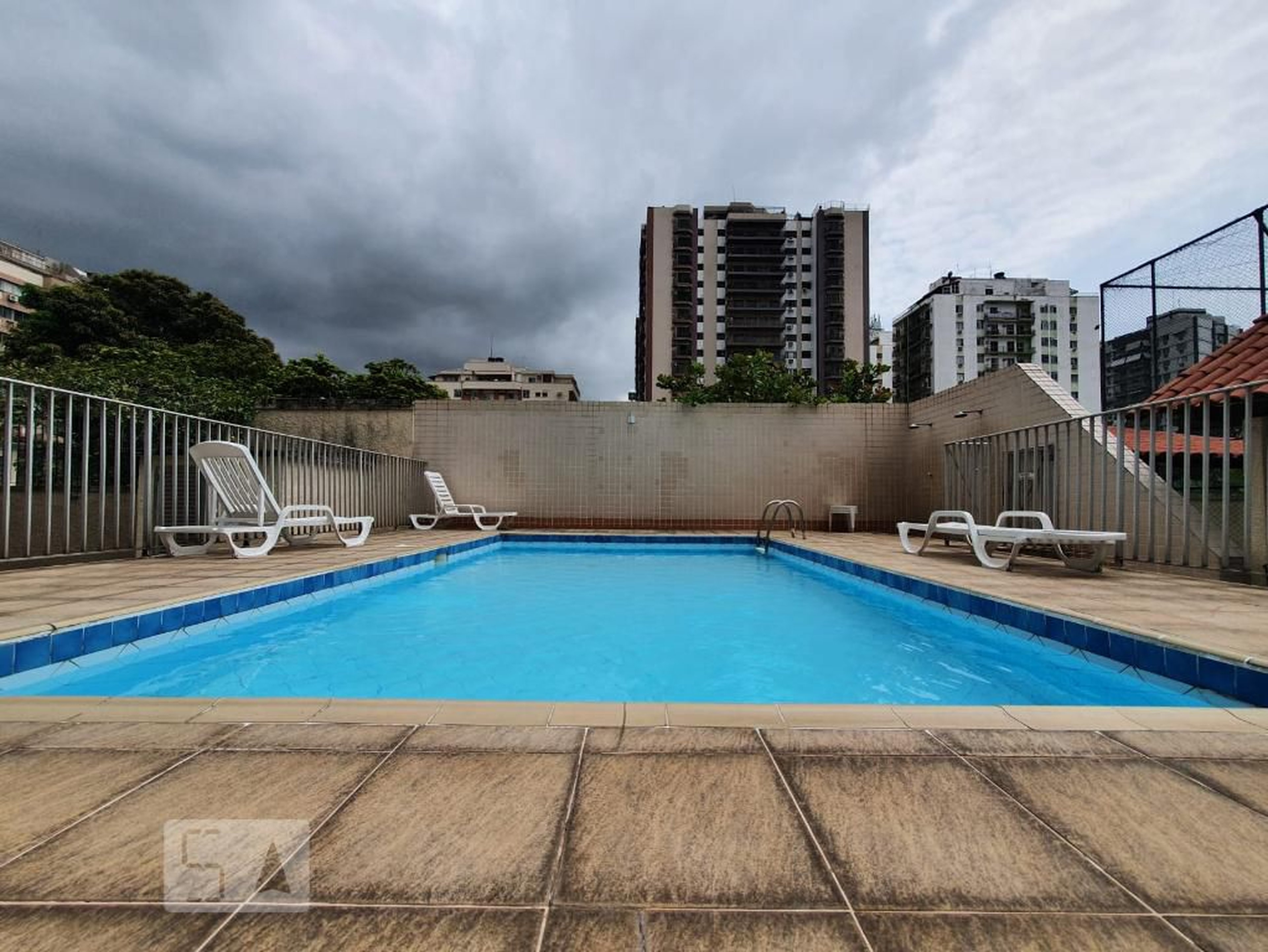 Piscina - Edifício General Sarmento