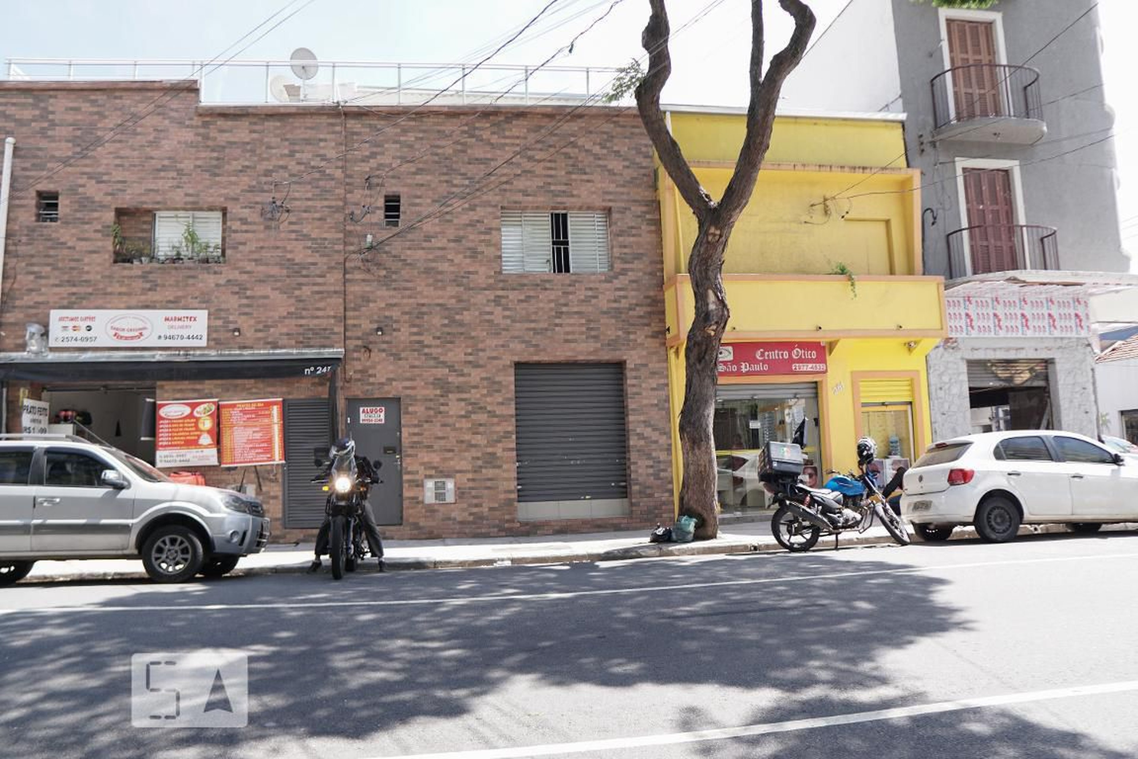 Fachada Condomínio em Rua Darzan, 251