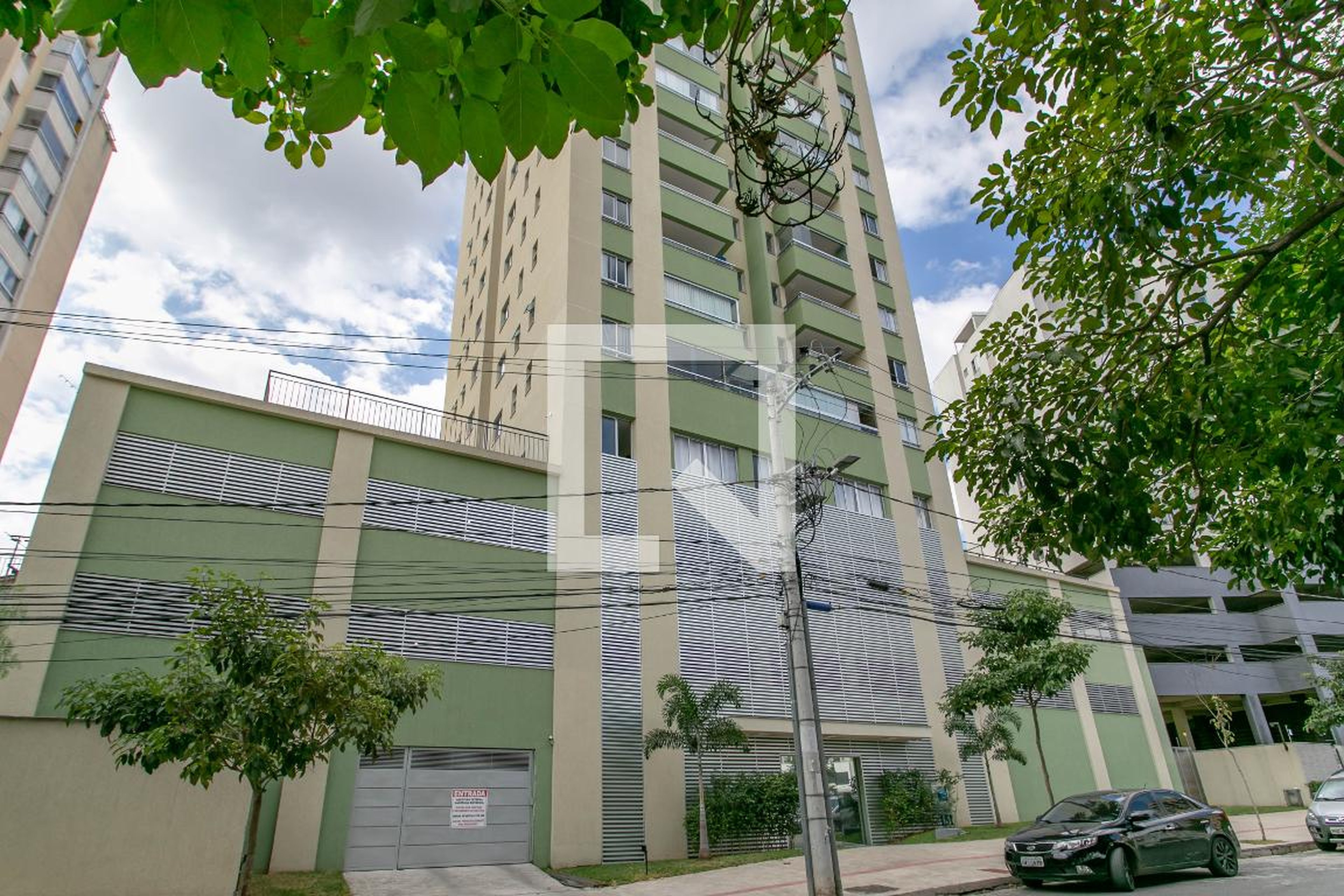 Fachada Condomínio em Rua Professor Domício Murta, 152