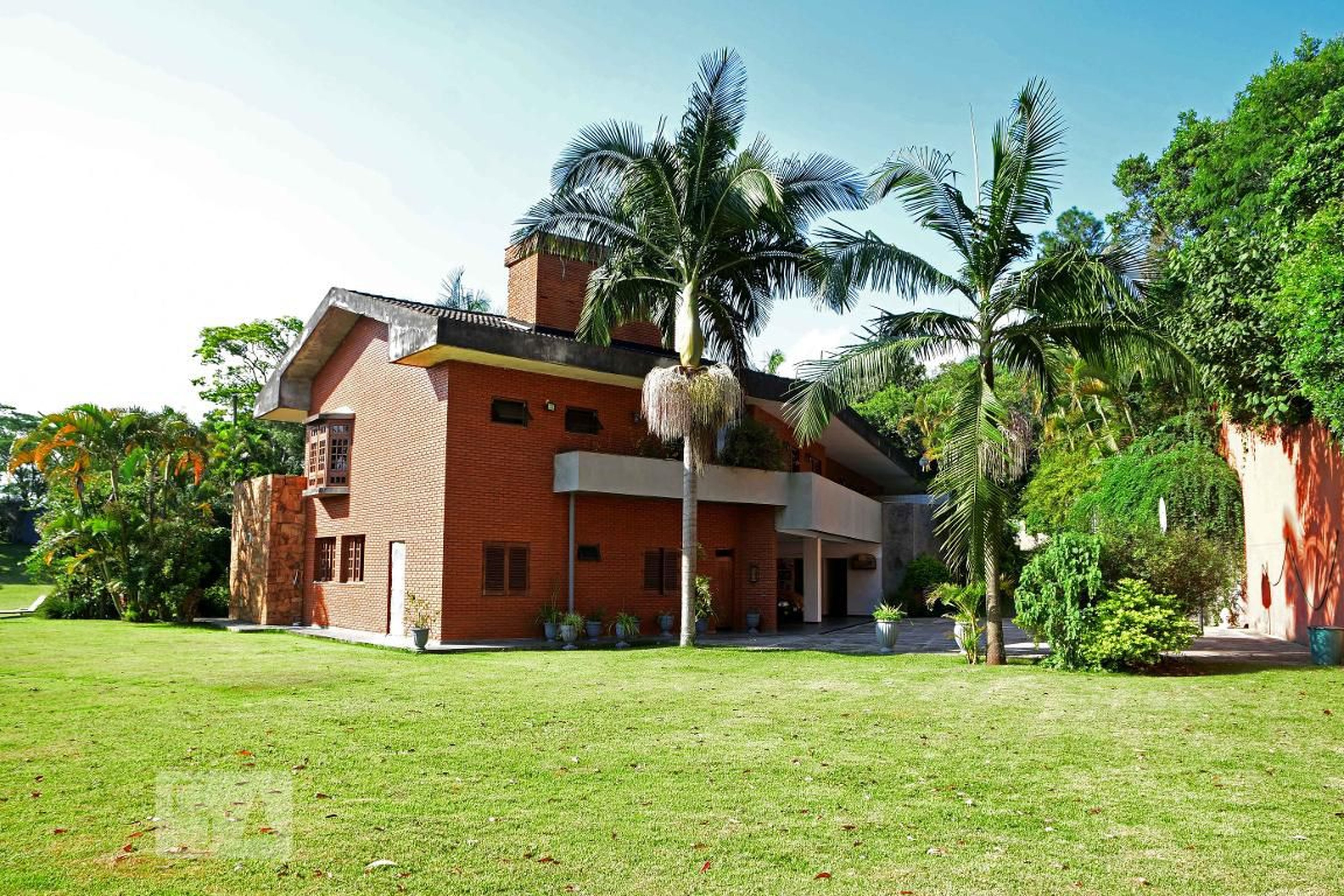 Fachada Condomínio em Rua Jales, 179