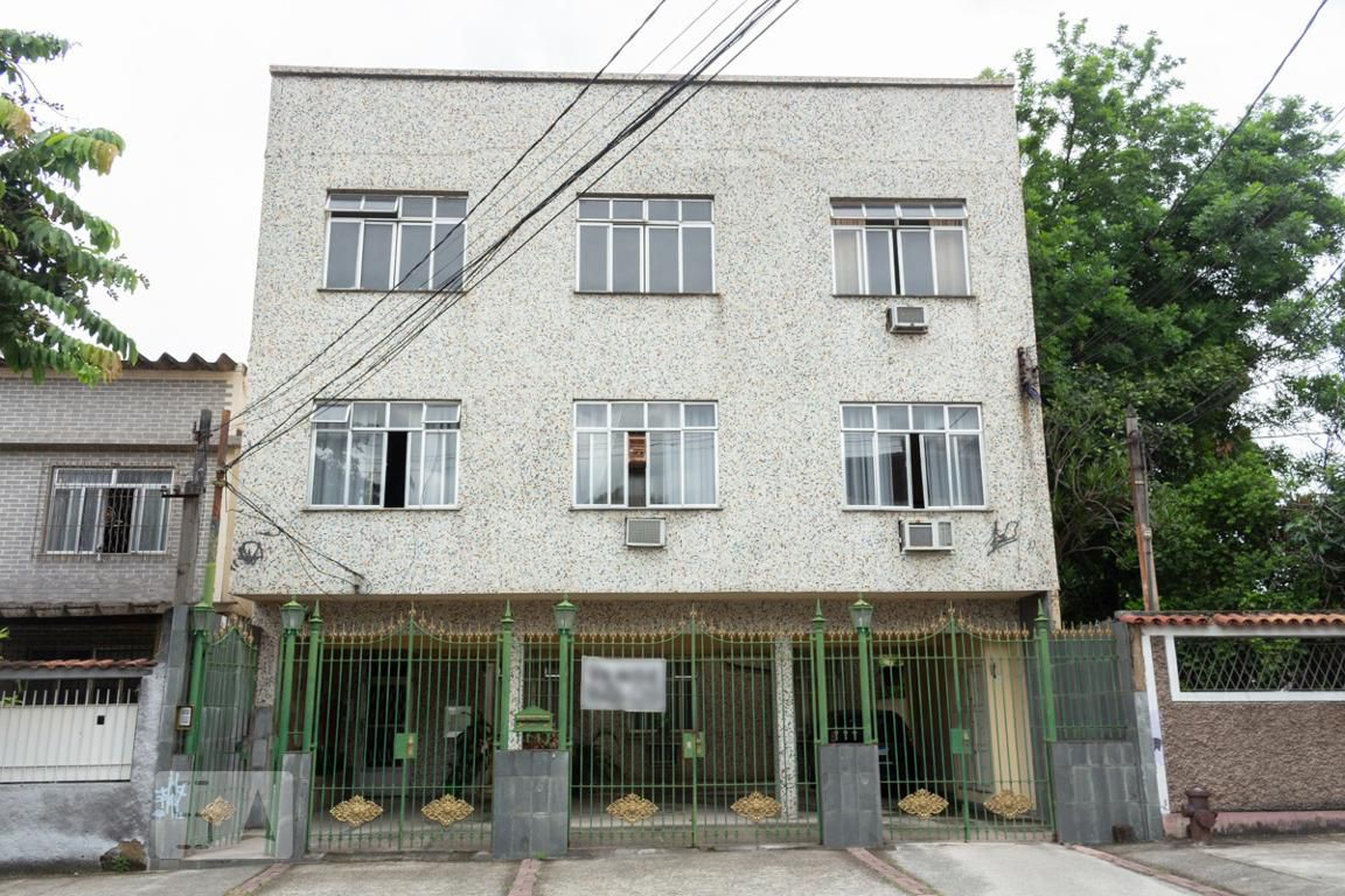 Fachada Condomínio em Rua Alice Freitas, 47