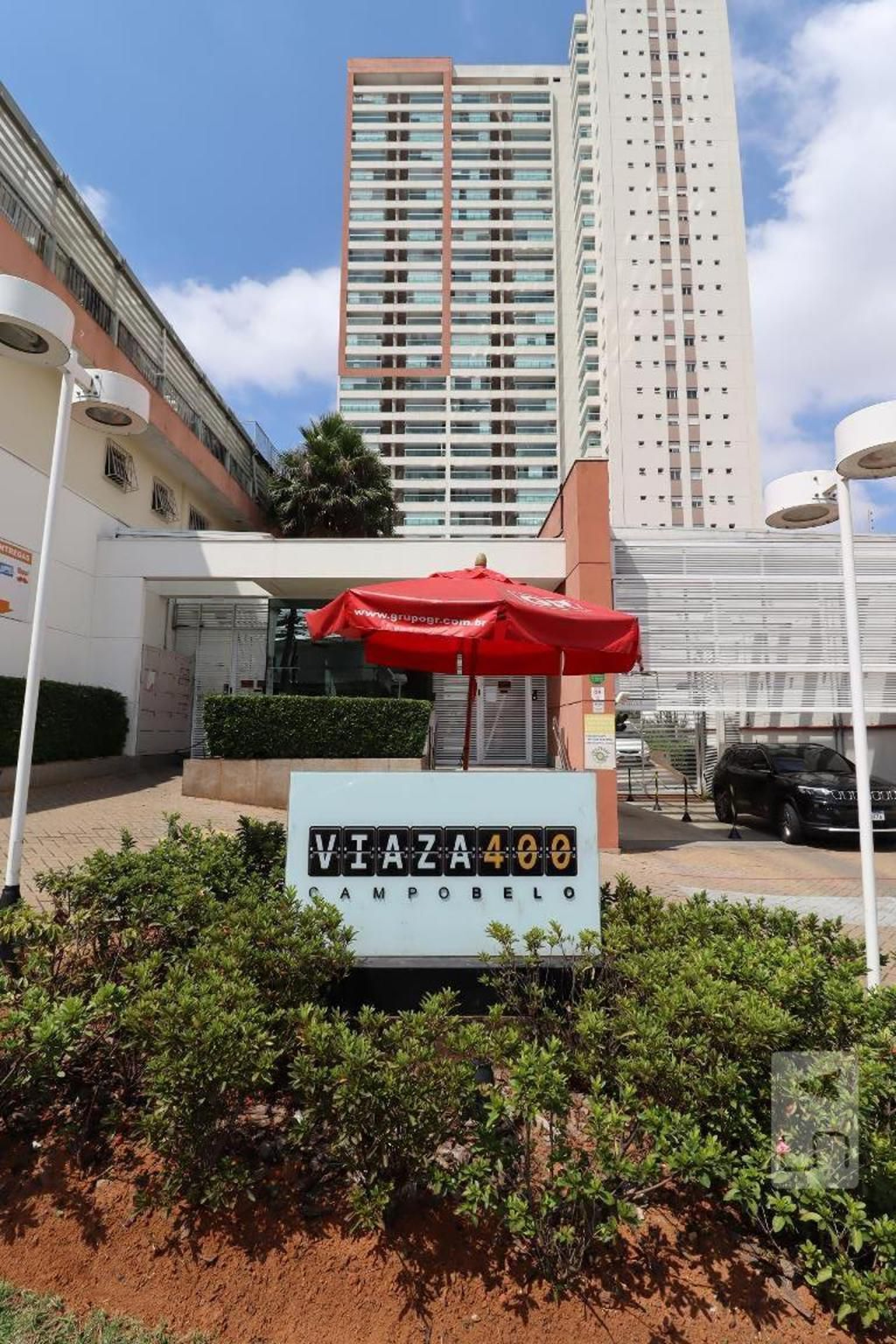 Fachada do Condomínio Condomínio Viaza 400 Campo Belo