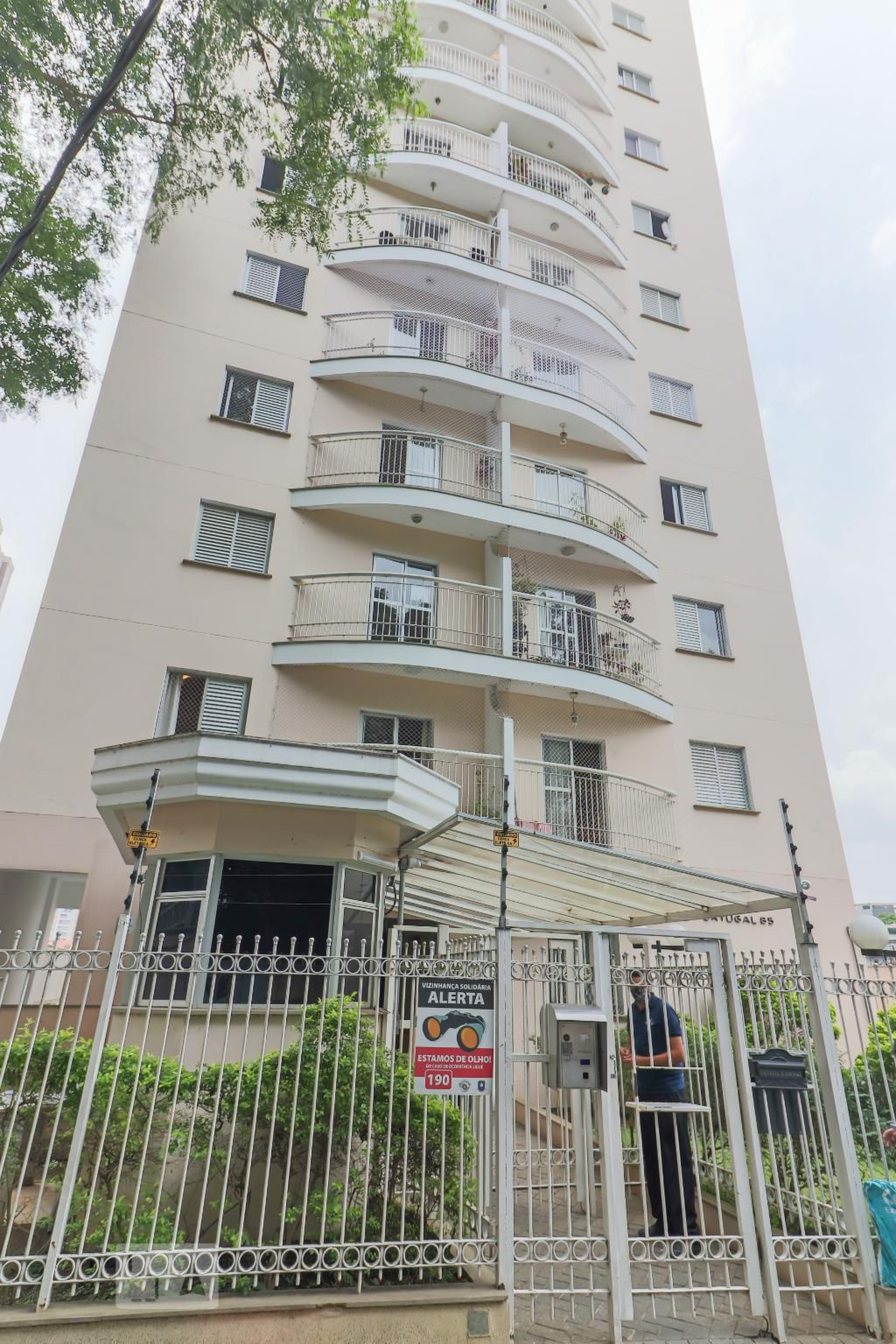 Fachada do Condomínio Condomínio Portugal