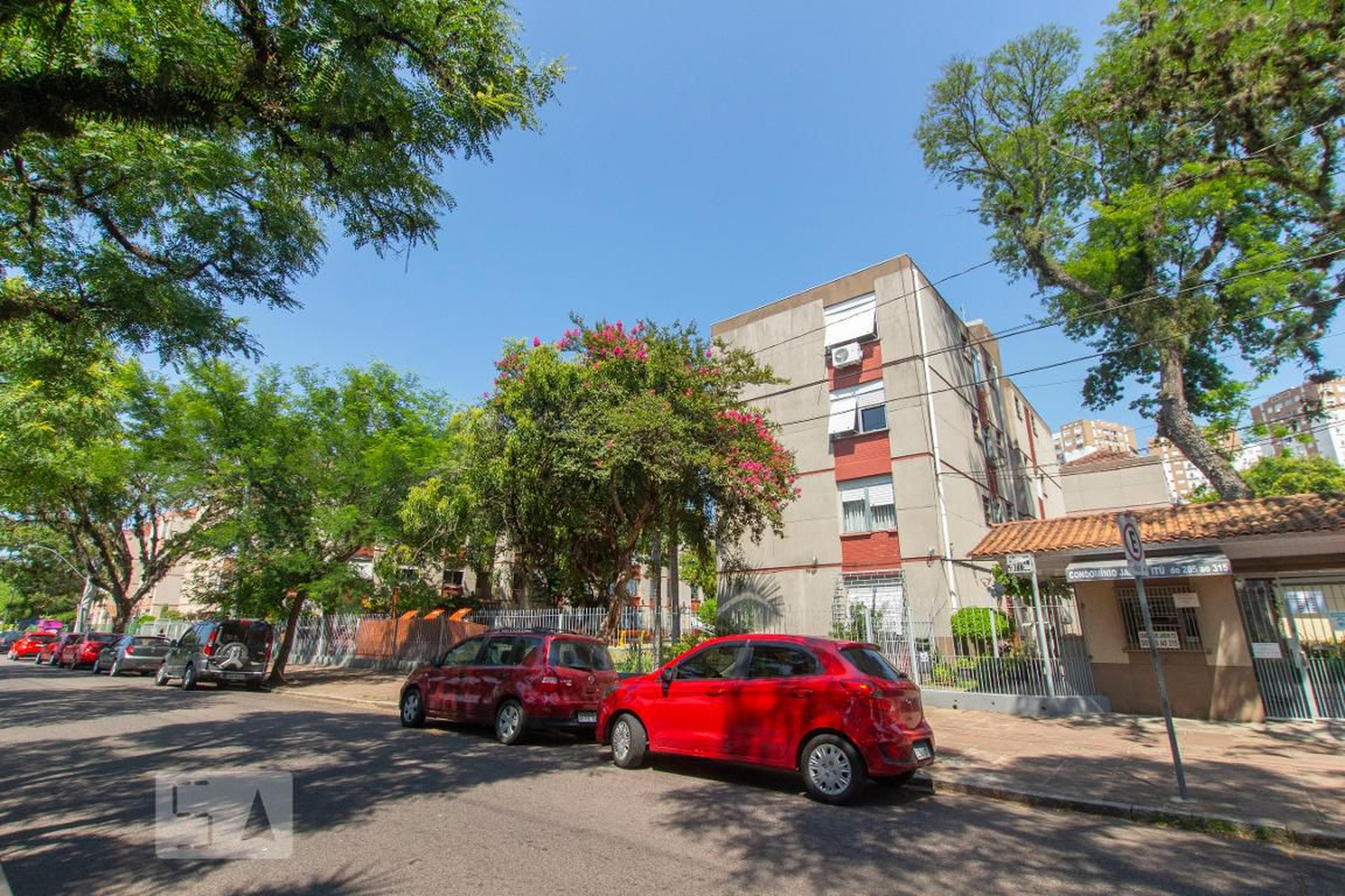 Fachada Condomínio em Rua Gomes de Freitas, 315