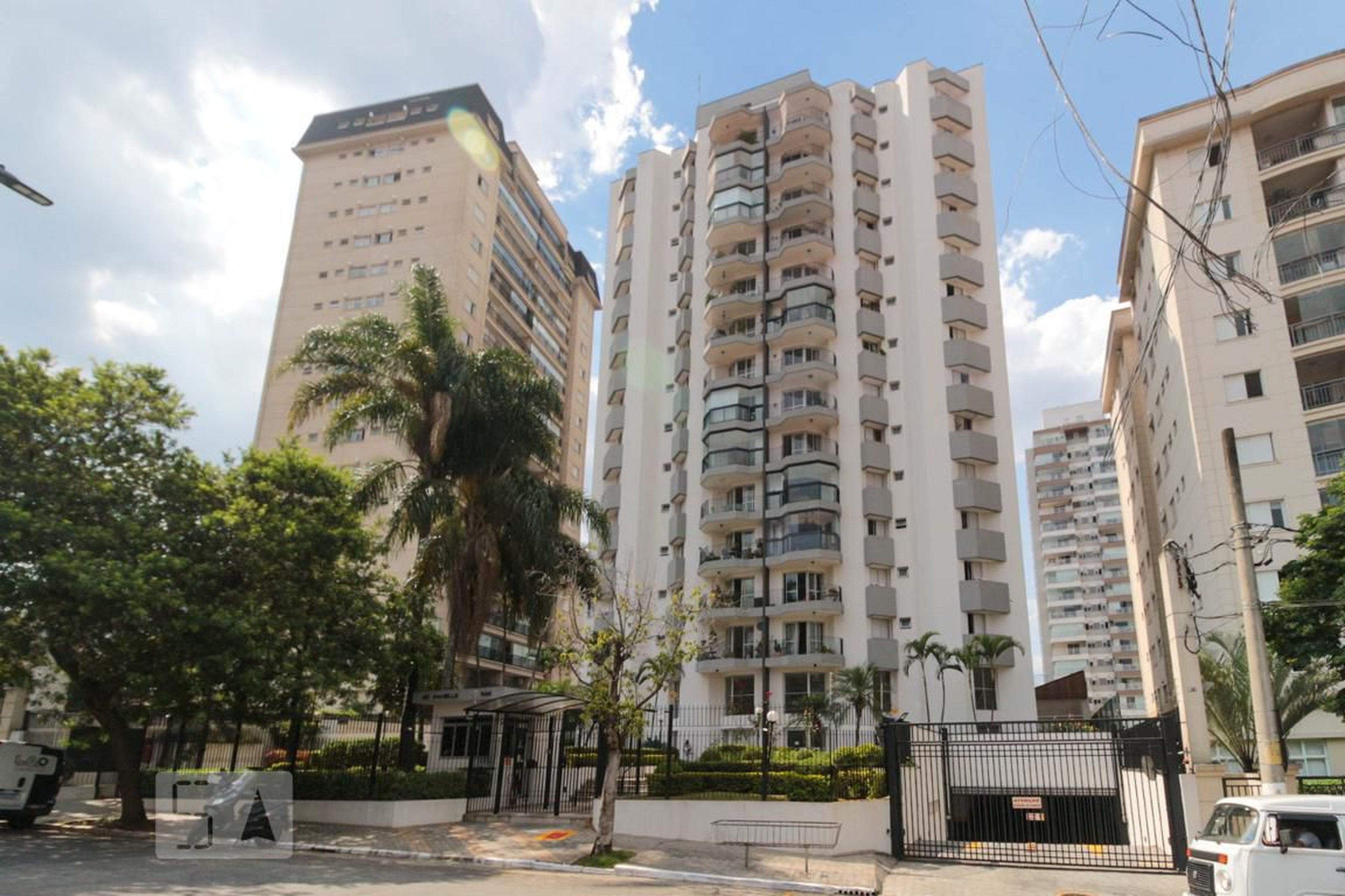 Fachada Condomínio em Rua Ouvidor Peleja, 584