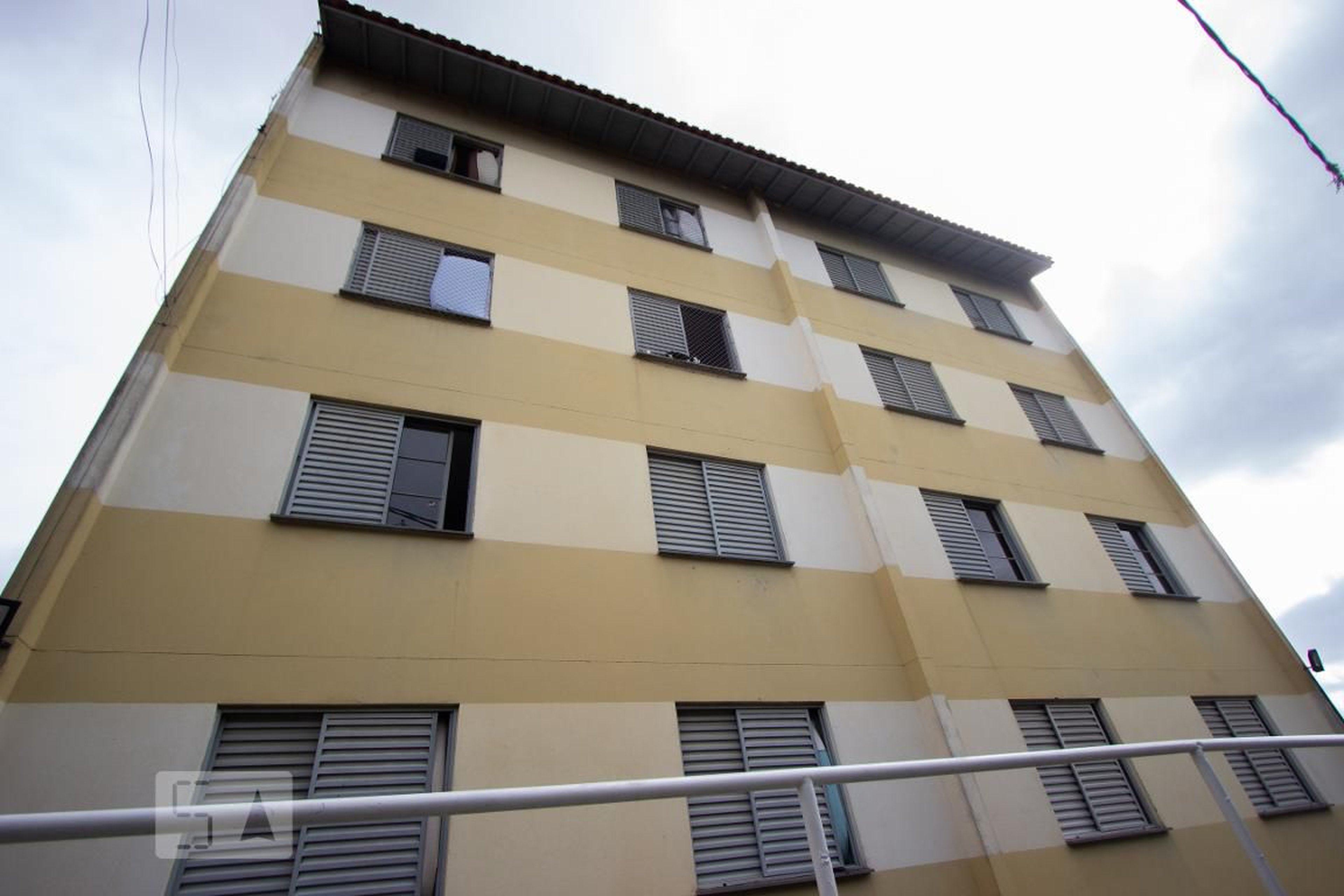 Fachada Condomínio em Estrada Egílio Vitorello, 143