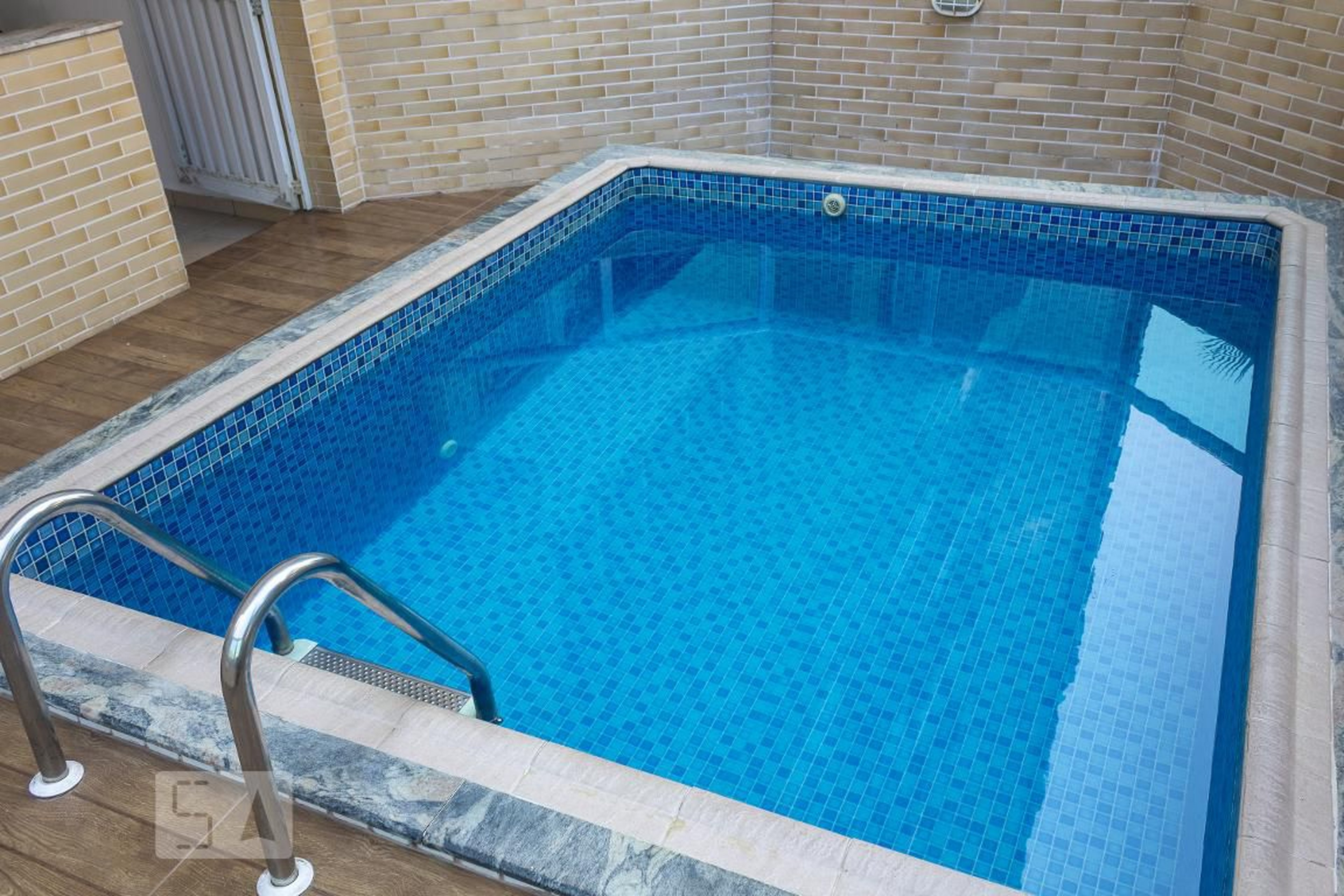 Piscina - Neusa de Lourdes