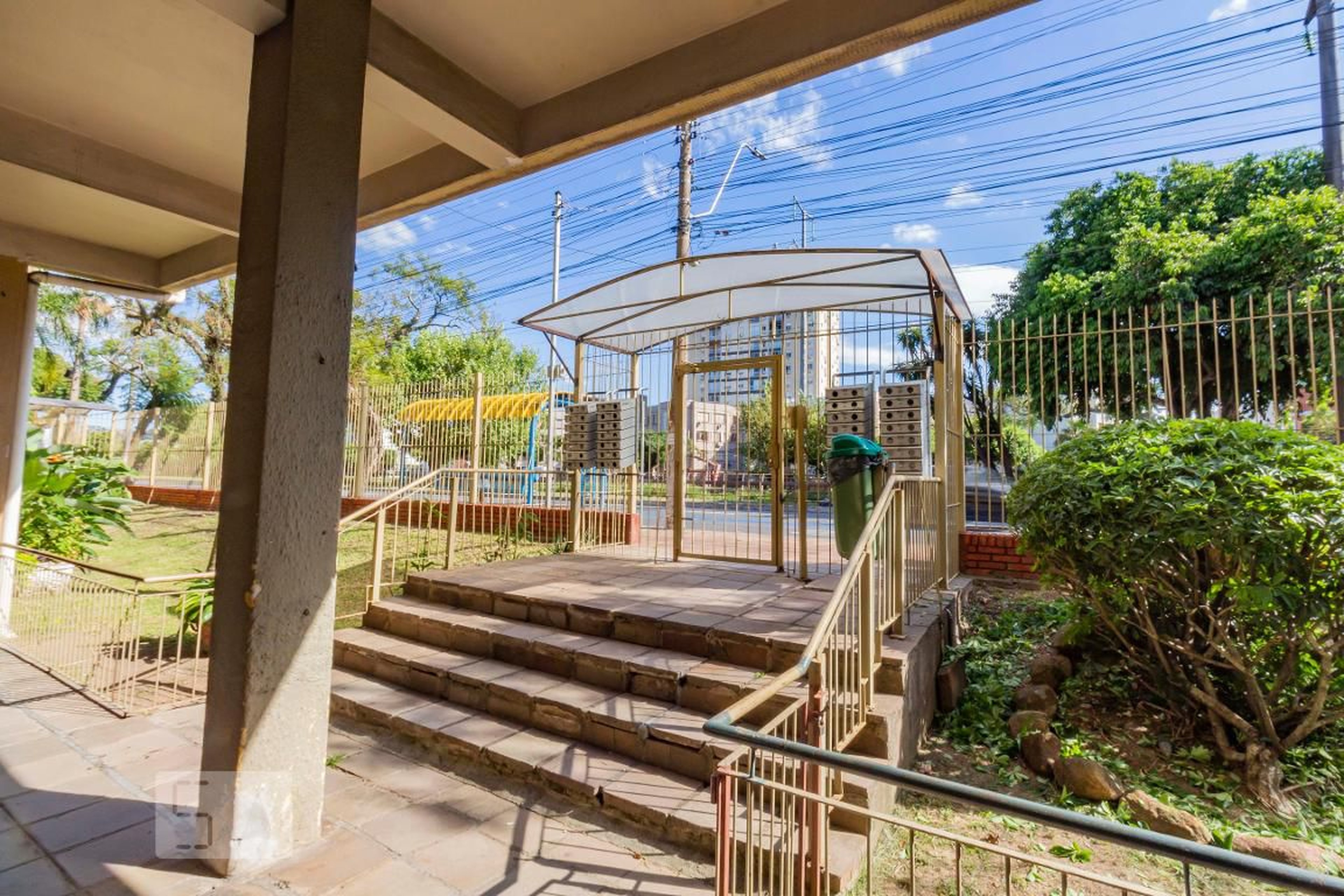 Fachada do Condomínio Edifício Luiz Emanuel Domingues