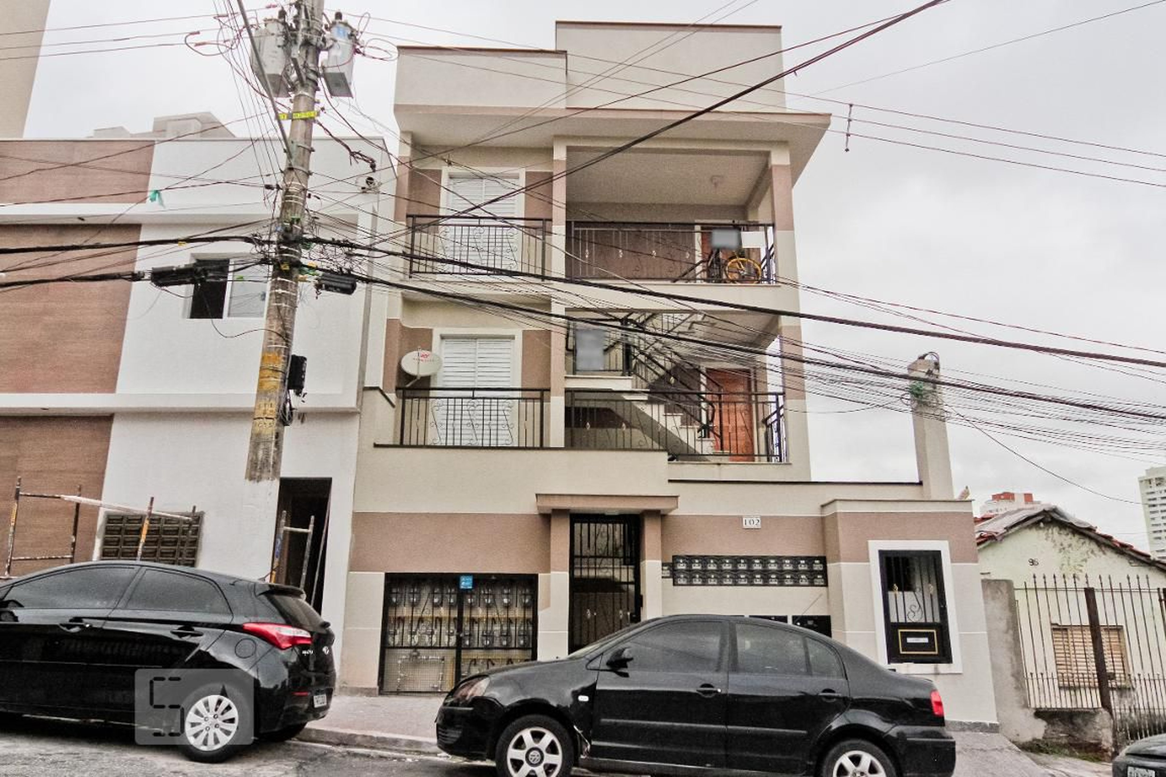 Fachada Condomínio em Rua Vicenza, 102