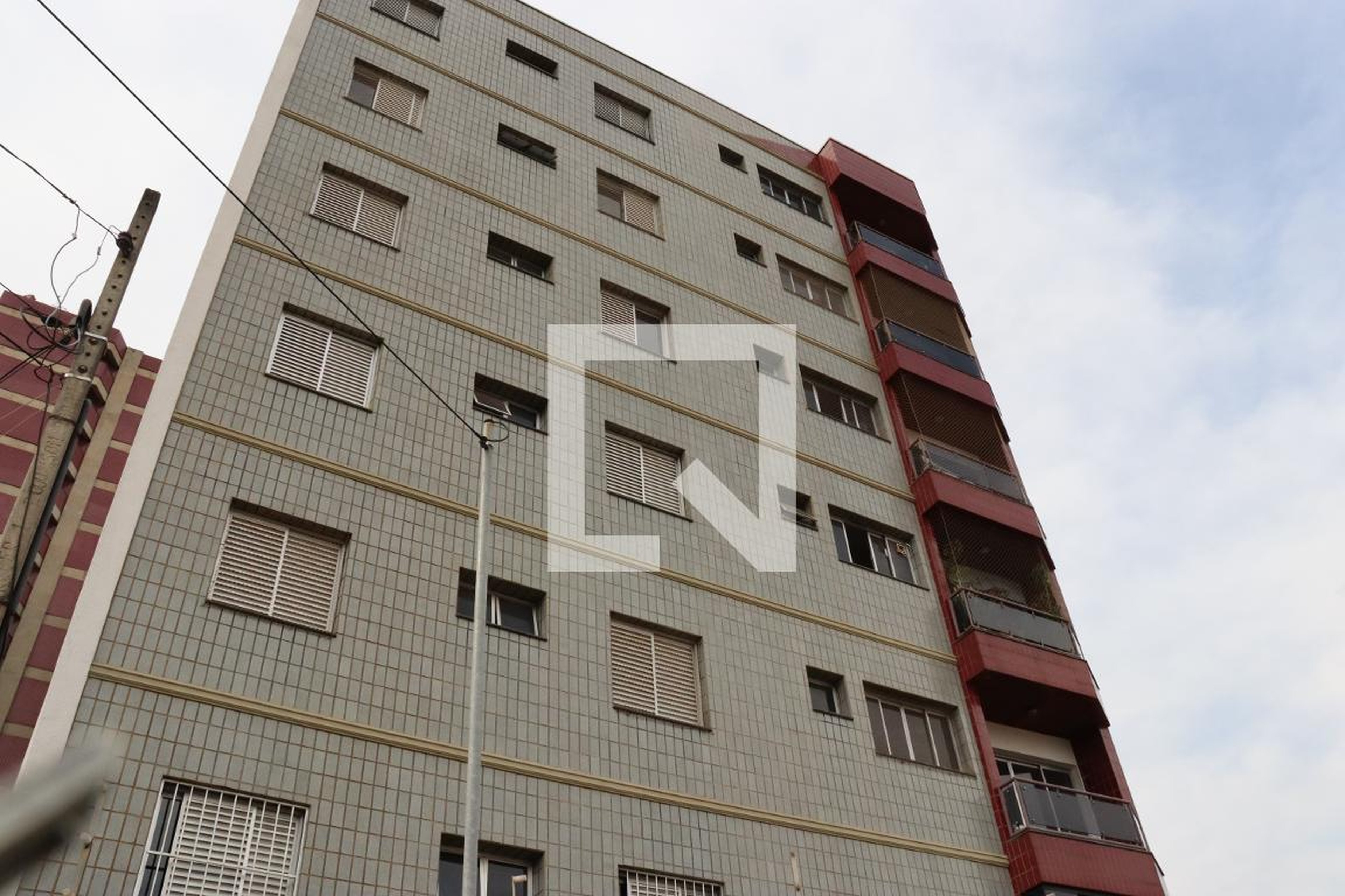 Fachada do Prédio Condomínio em Rua Rafael Sampaio, 260