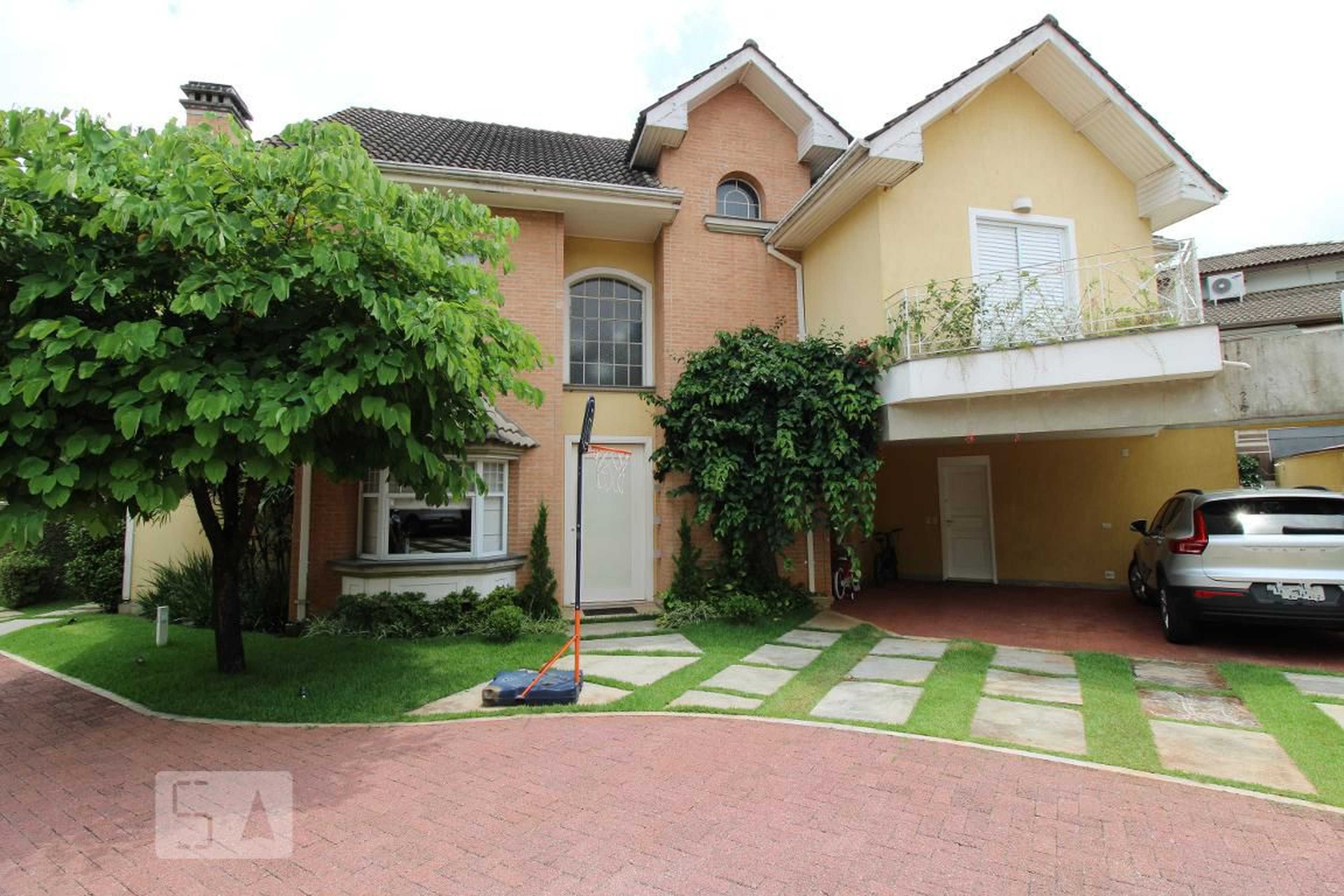 Fachada Condomínio em Rua Evangelina de Toledo Pizza Wodianer, 163