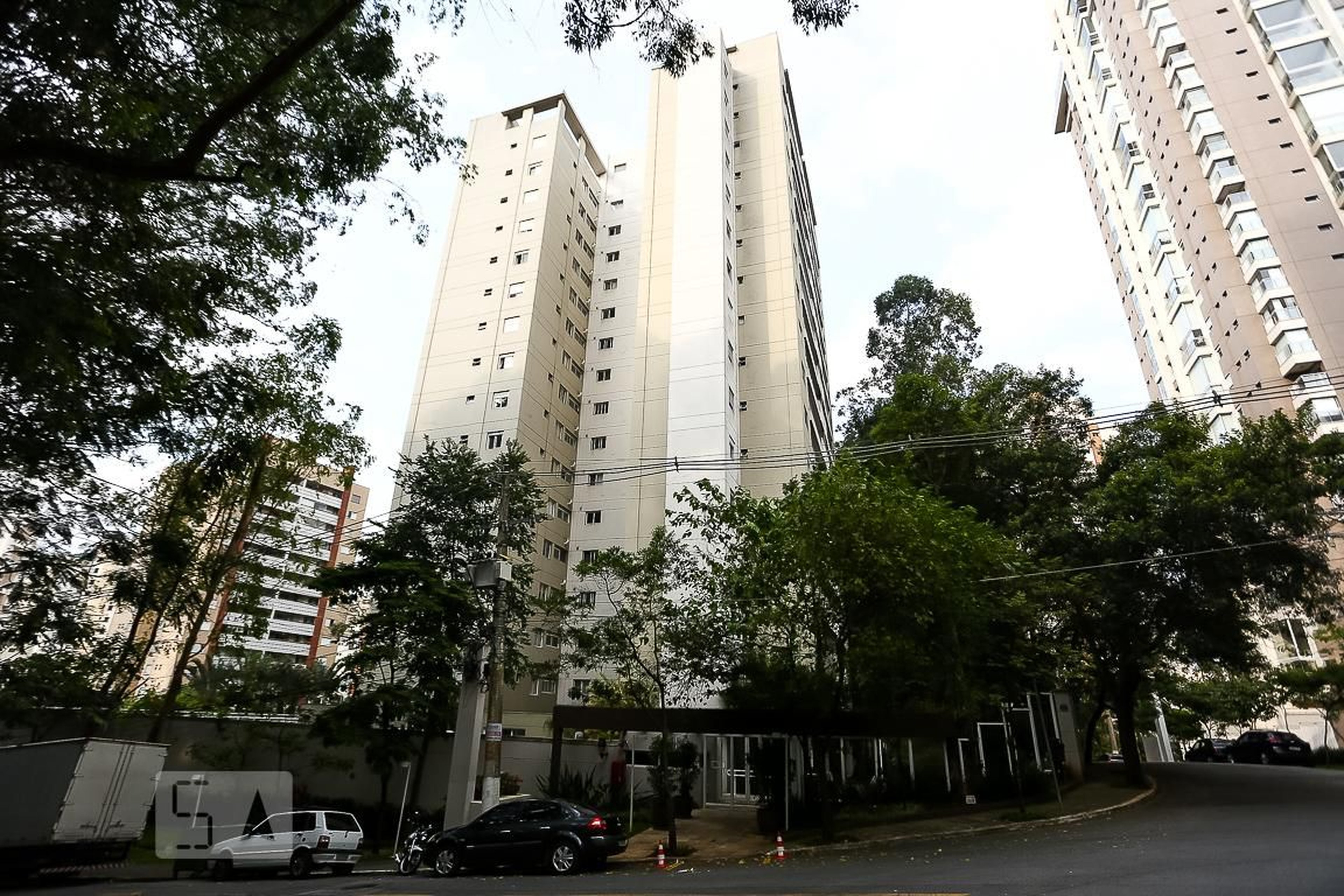 Fachada do Condomínio Condomínio Fine