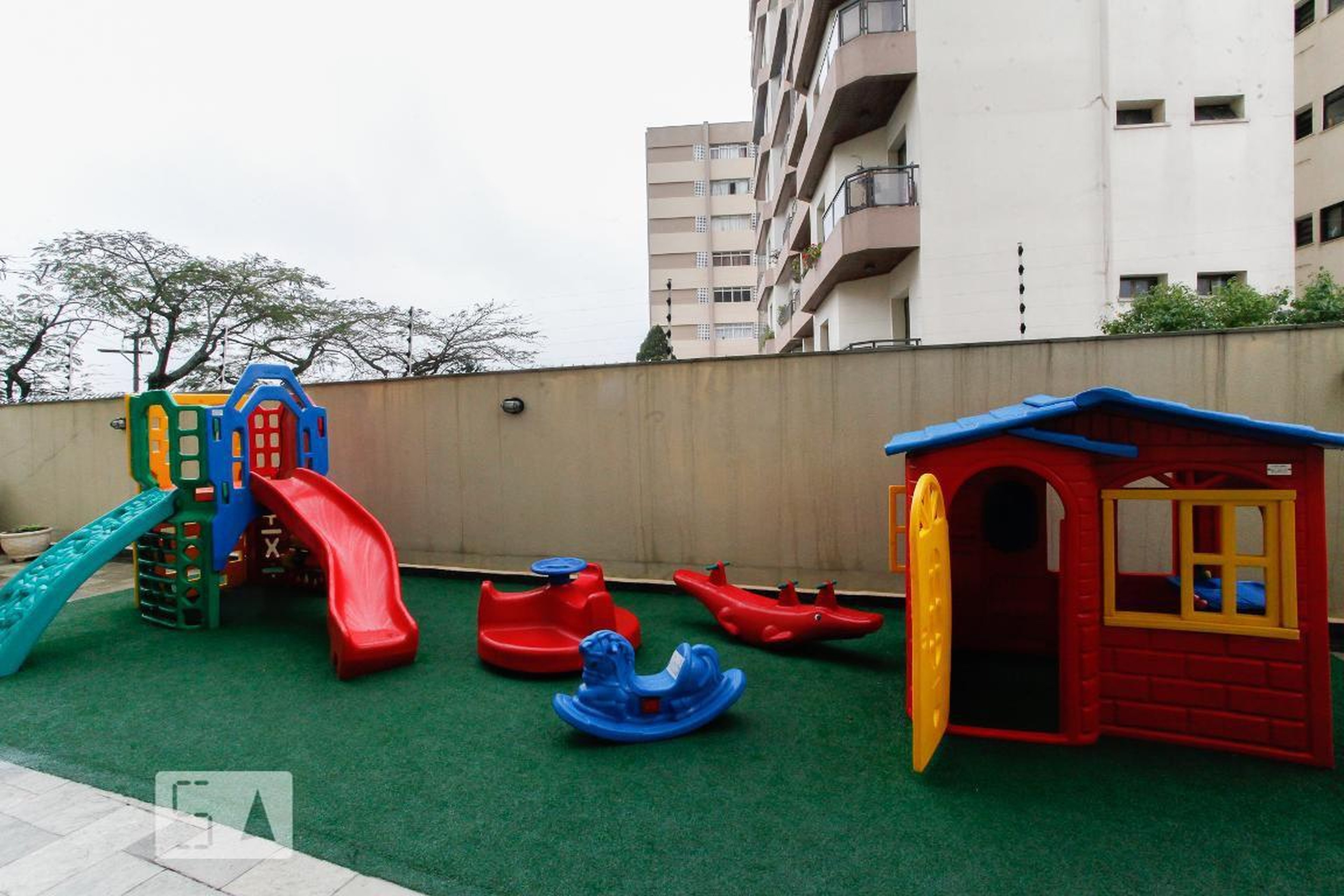 Playground - Rua Comandai, 837