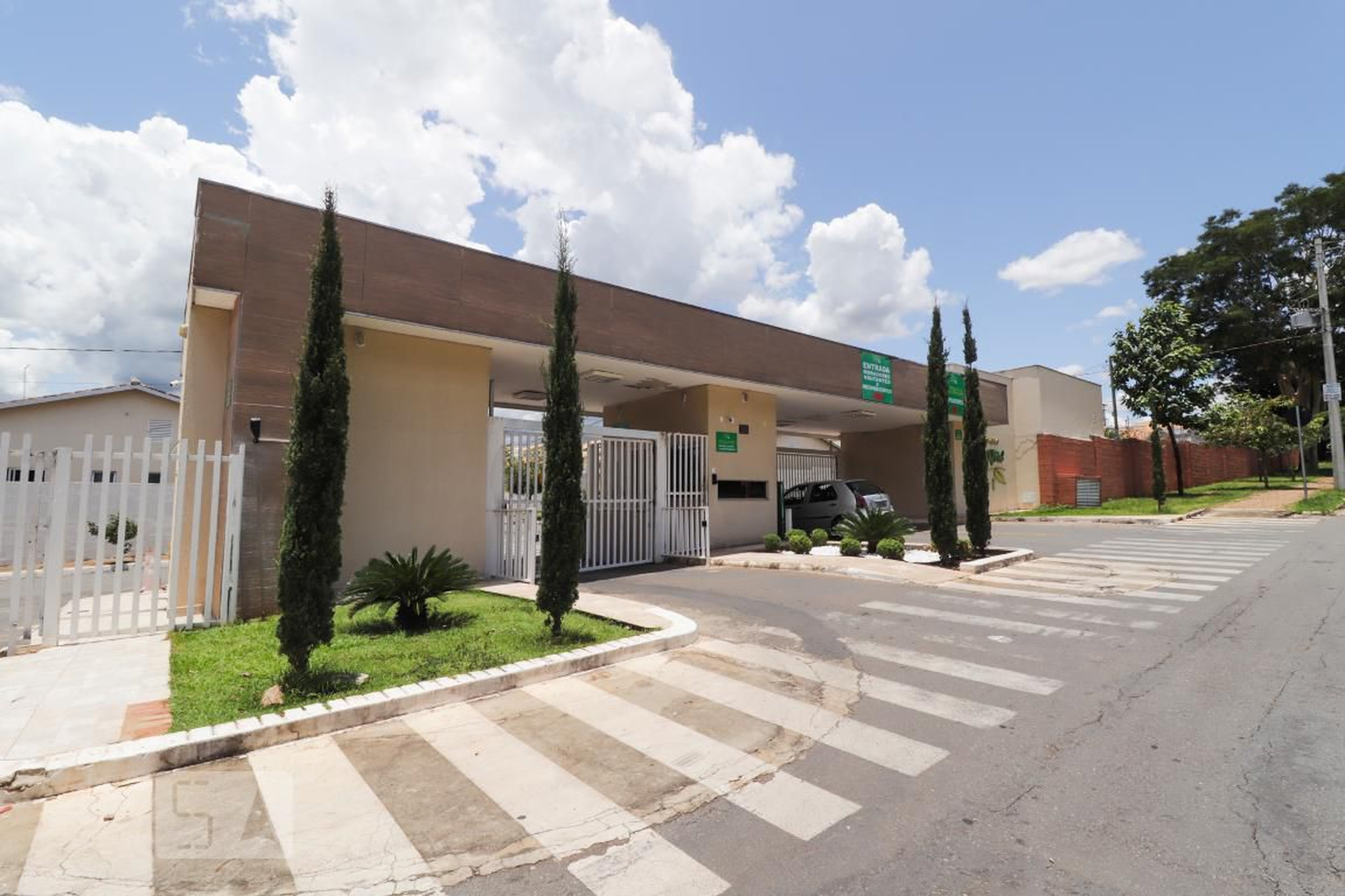 Fachada Condomínio em Rua GB-8, 115