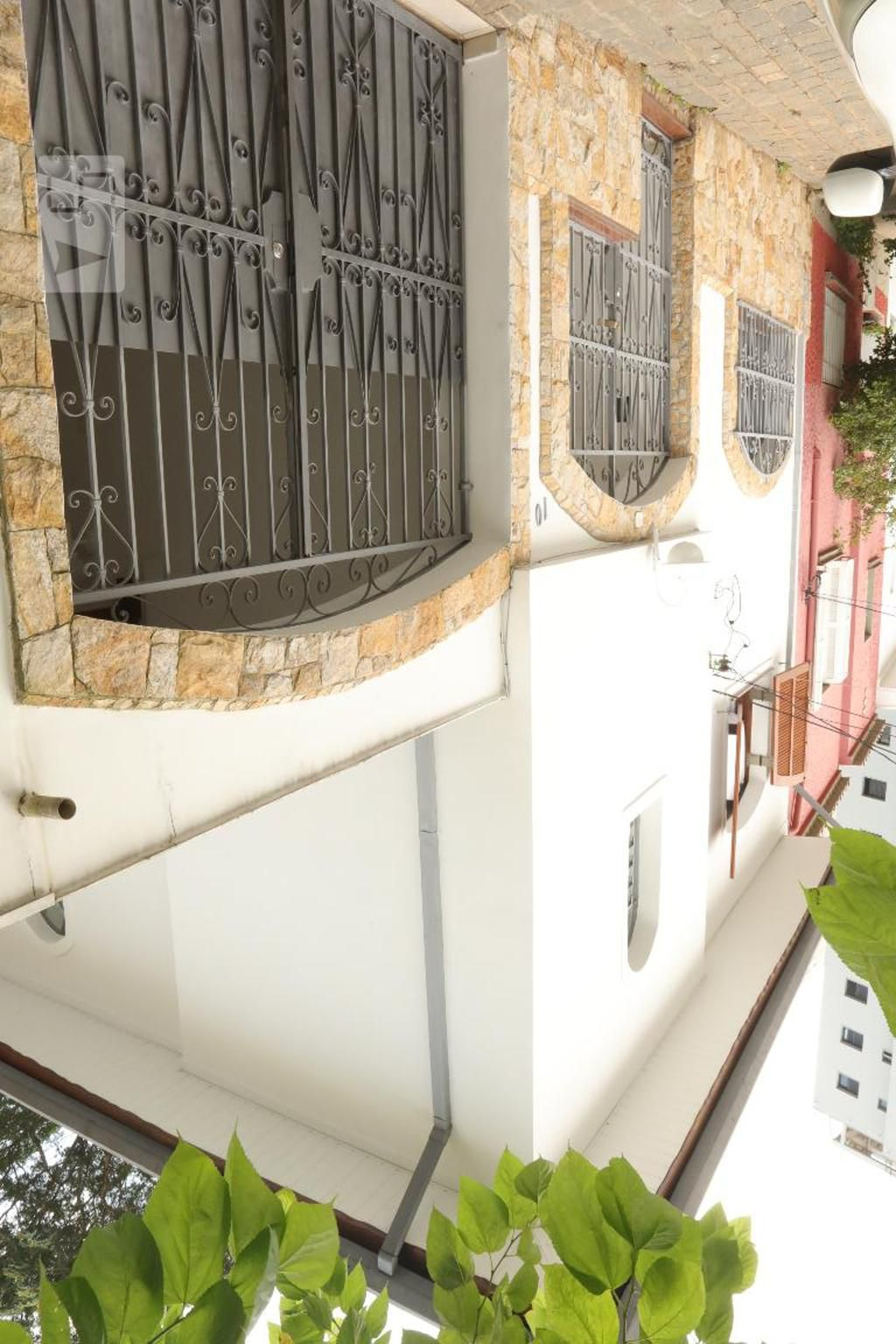 Fachada Condomínio em Rua Francisco Cruz, 428