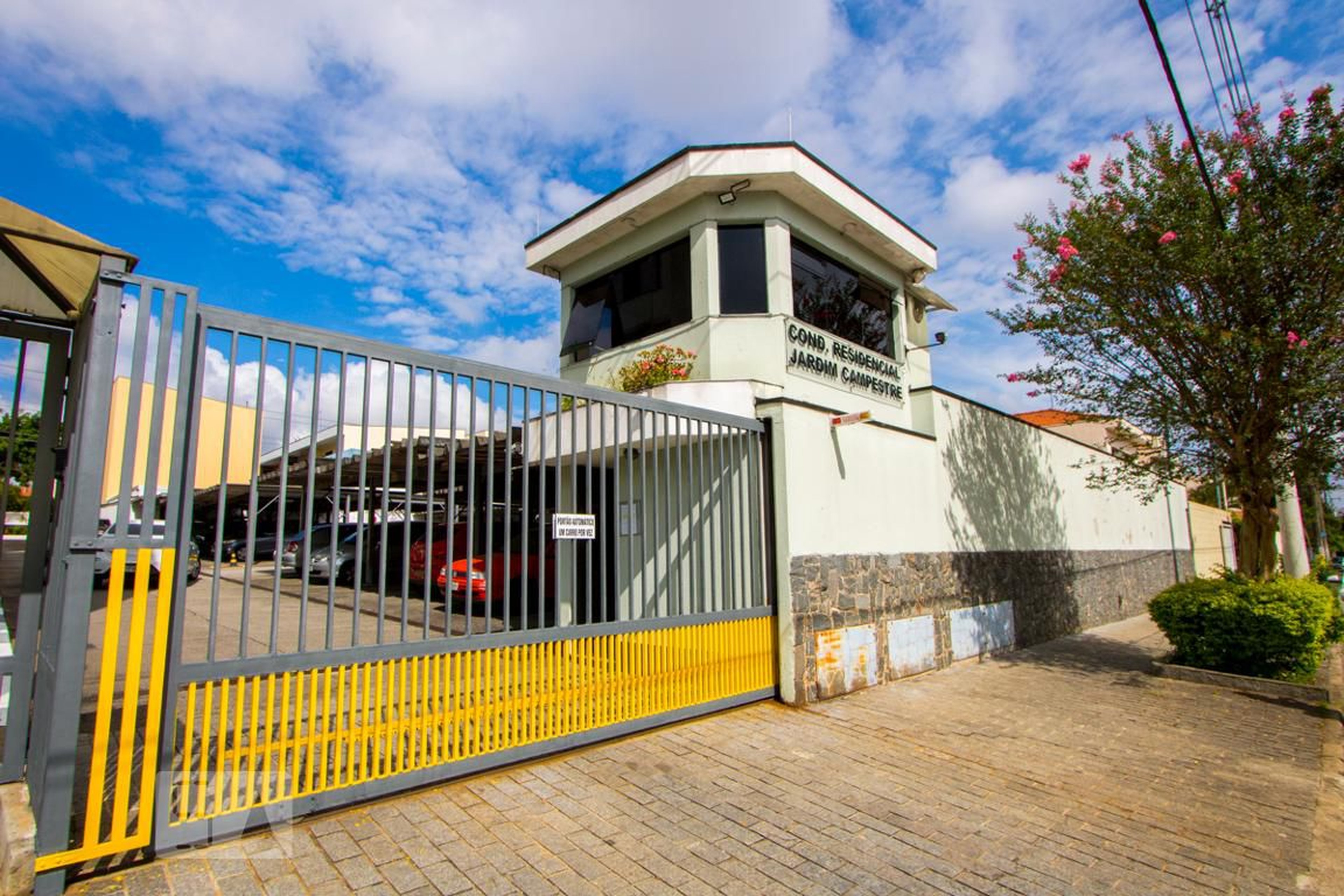 Fachada do Condomínio Condomínio em Rua das Figueiras, 2323