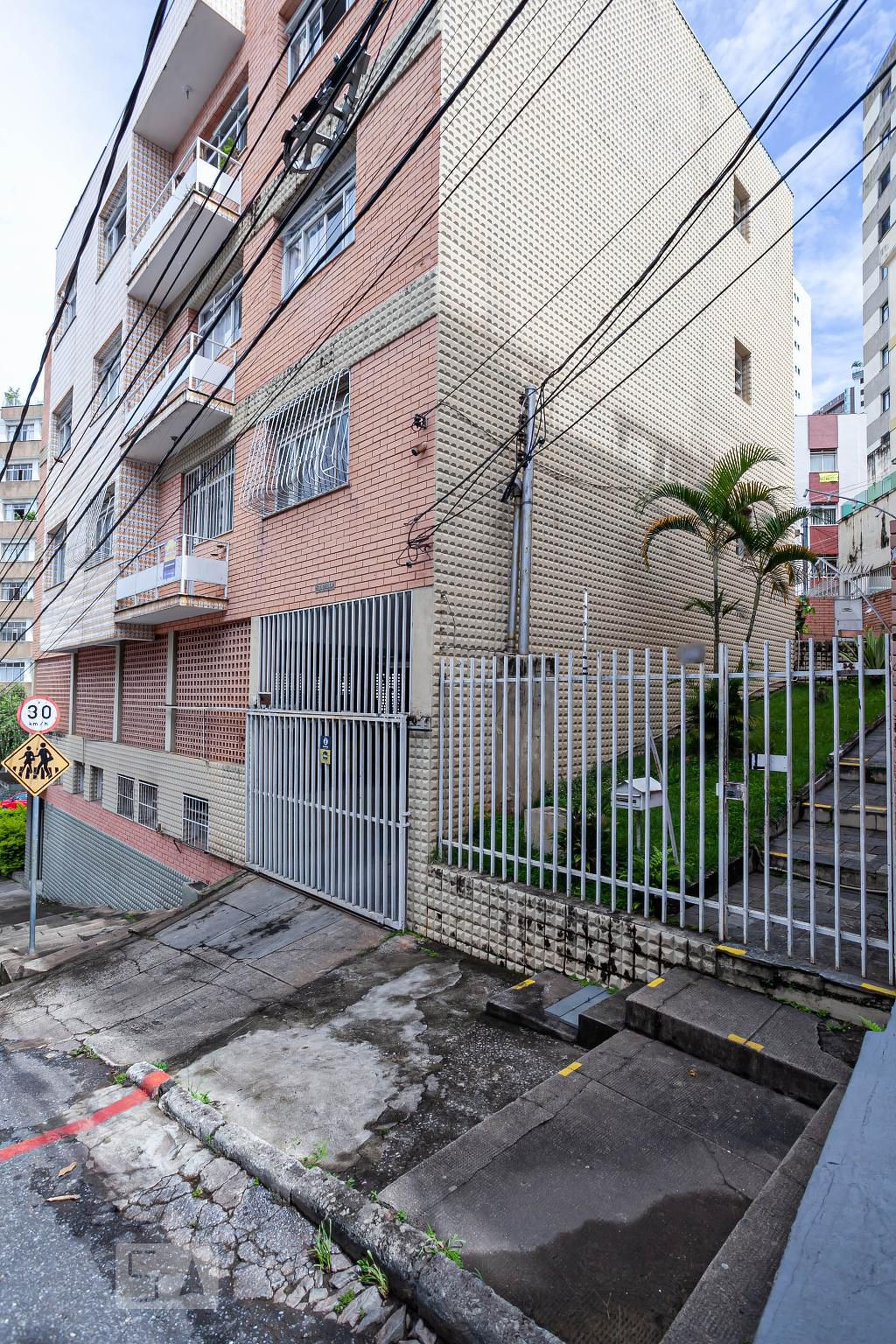 Fachada Condomínio em Rua Martim Francisco, 499