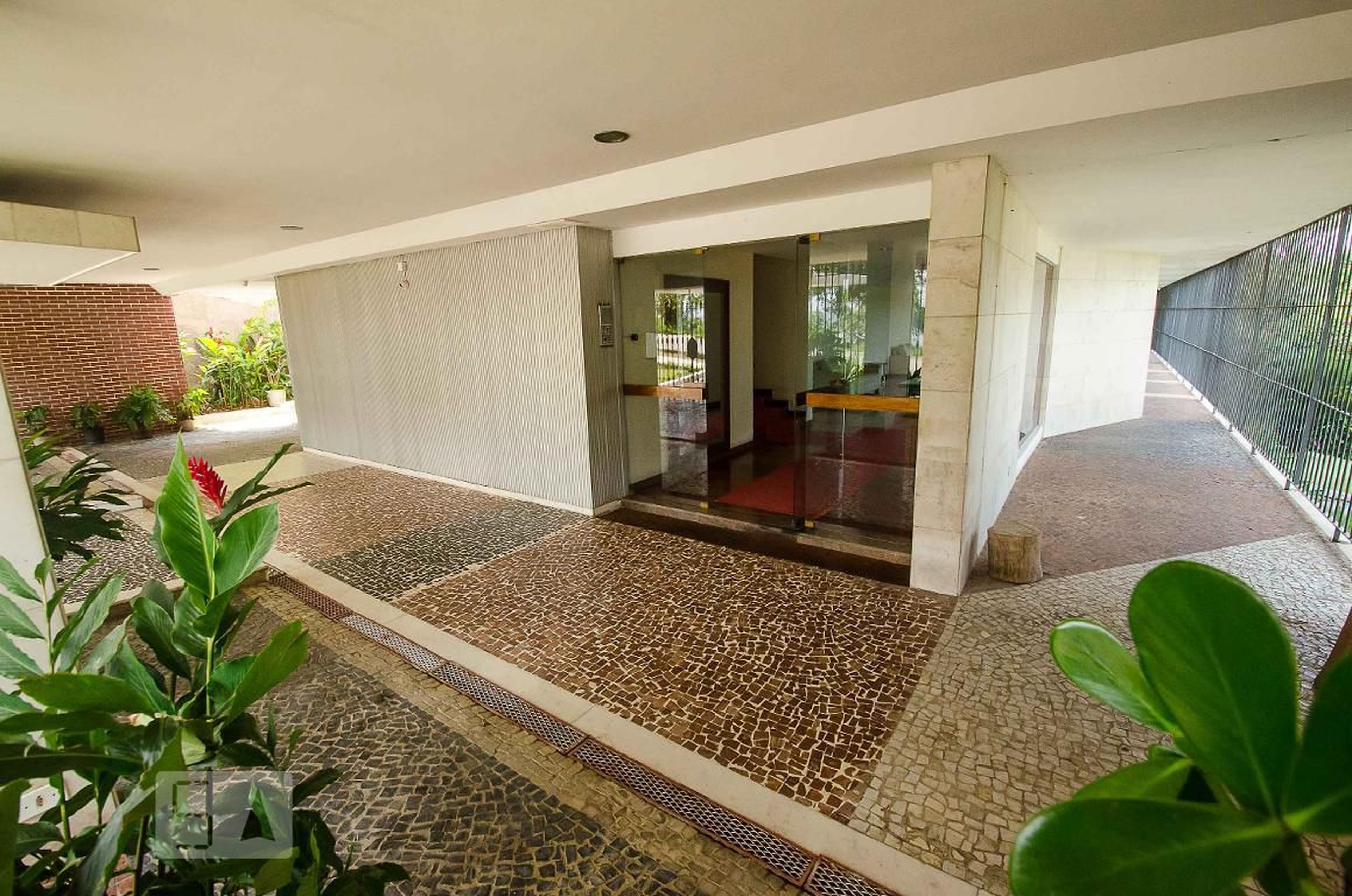 Entrada Condomínio em Rua Djalma Pontes Nogueira, 655