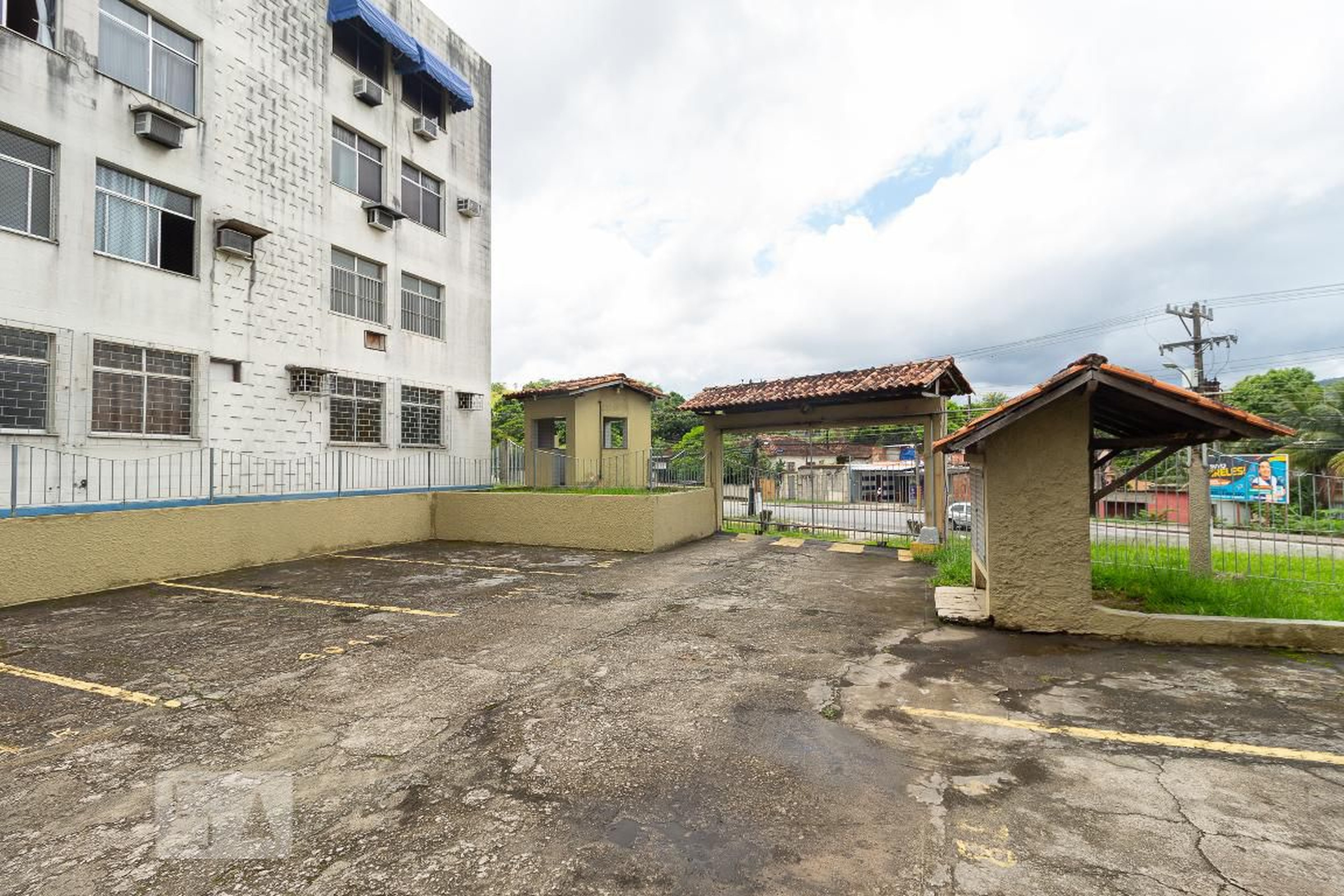 Entrada Condomínio em Estrada do Magarça, 150