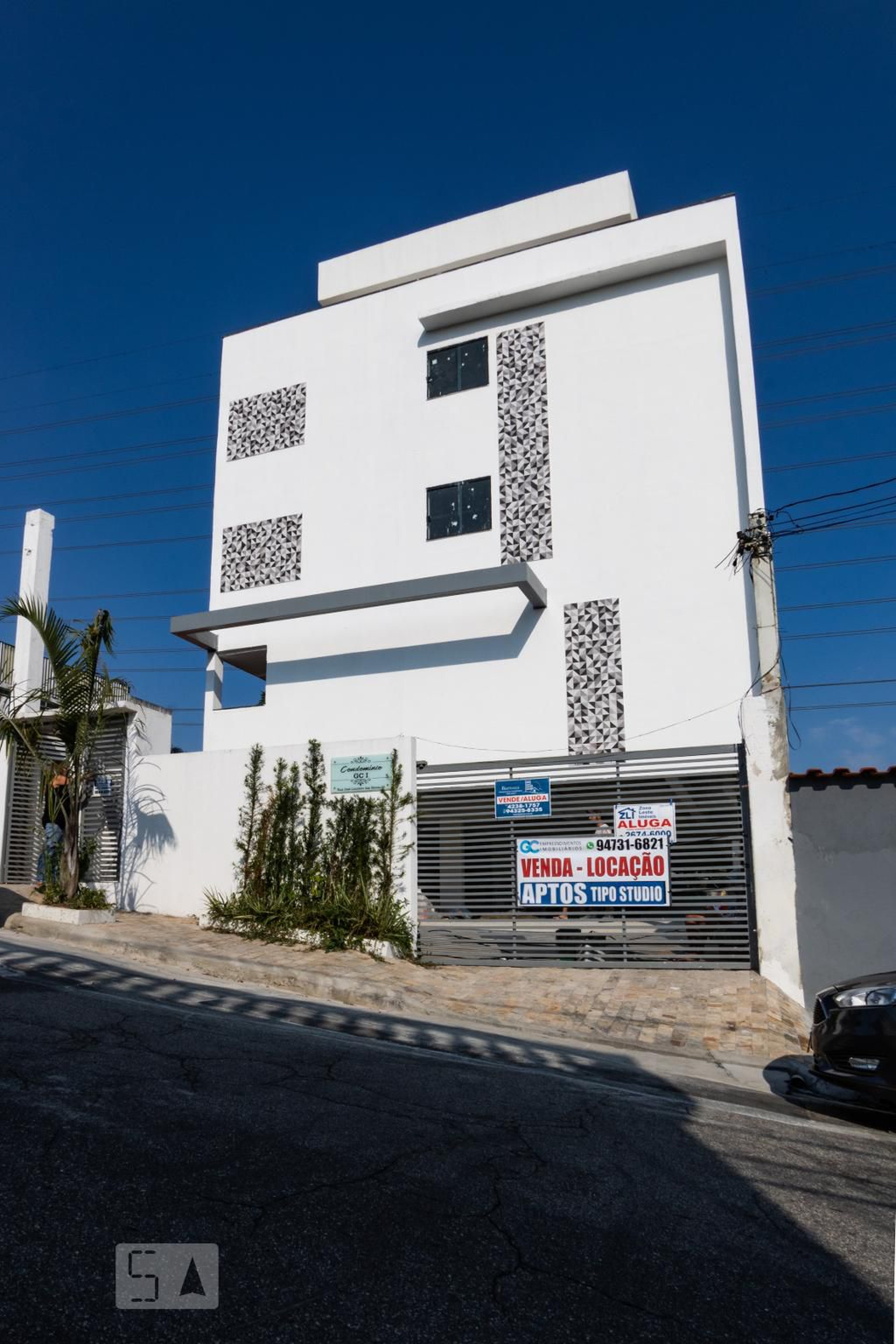 Fachada Condomínio em Rua José Loureiro das Neves, 25