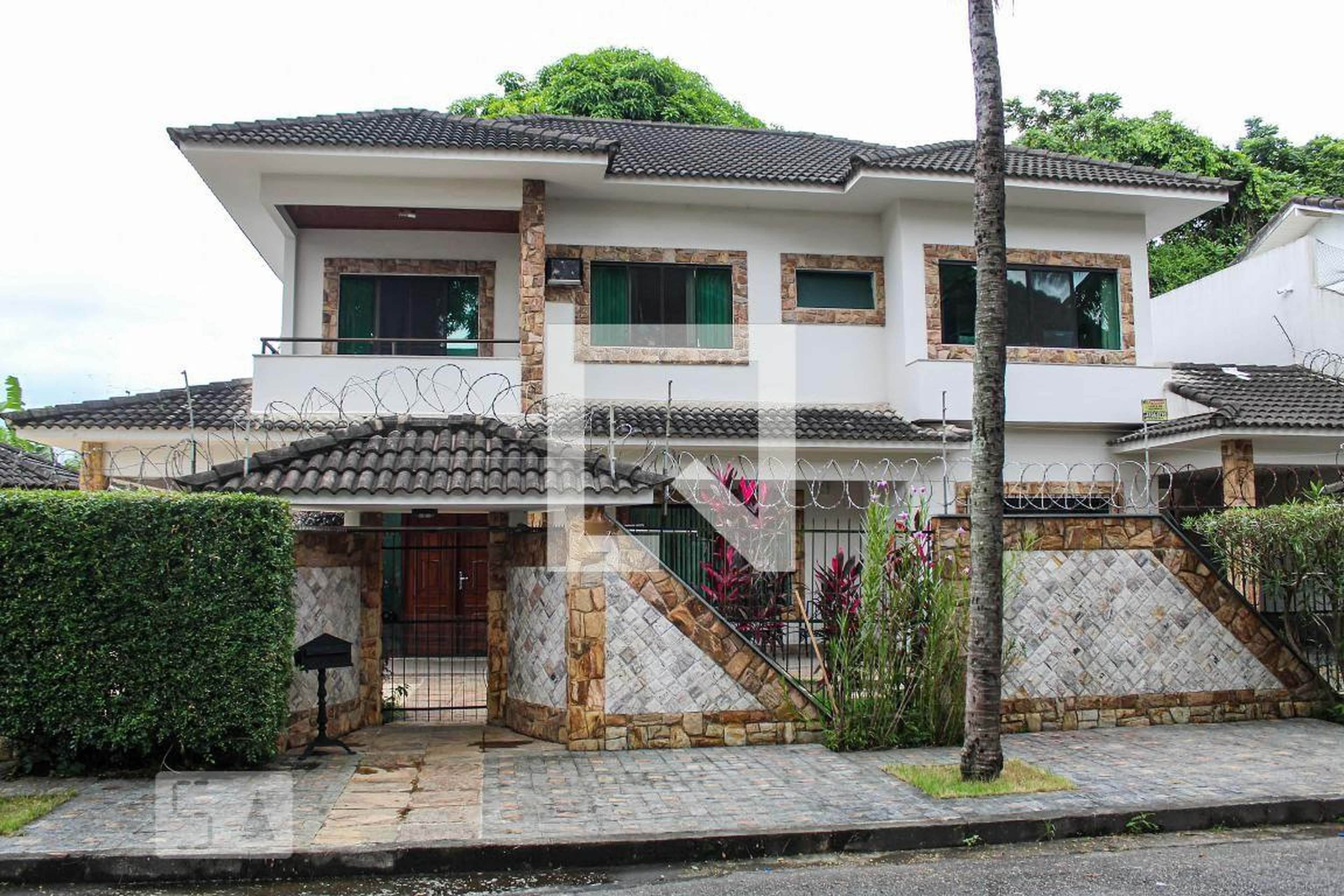 Fachada Condomínio em Rua Manoel Almeida Nunes, 30