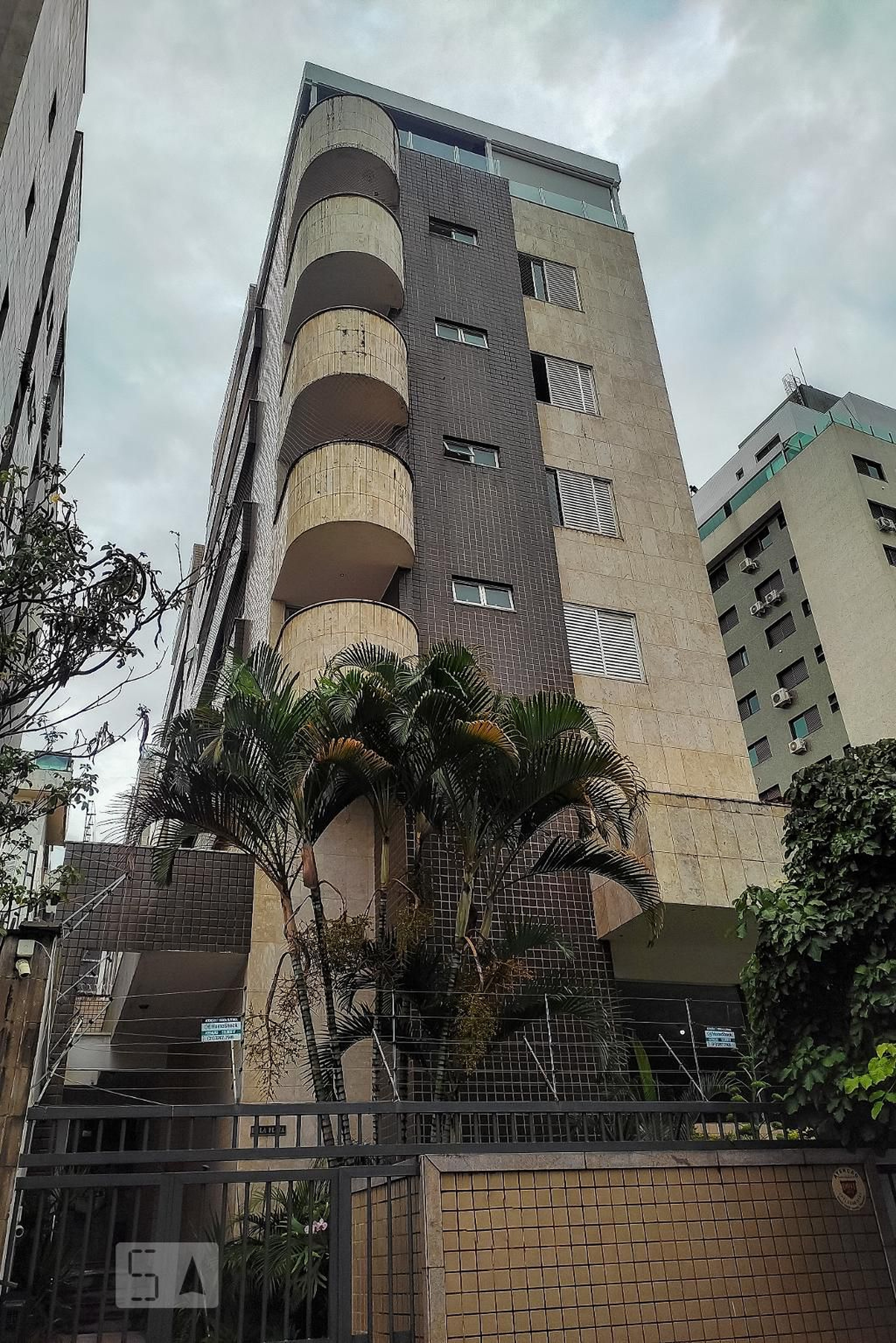 Fachada Condomínio em Rua Buenos Aires, 536