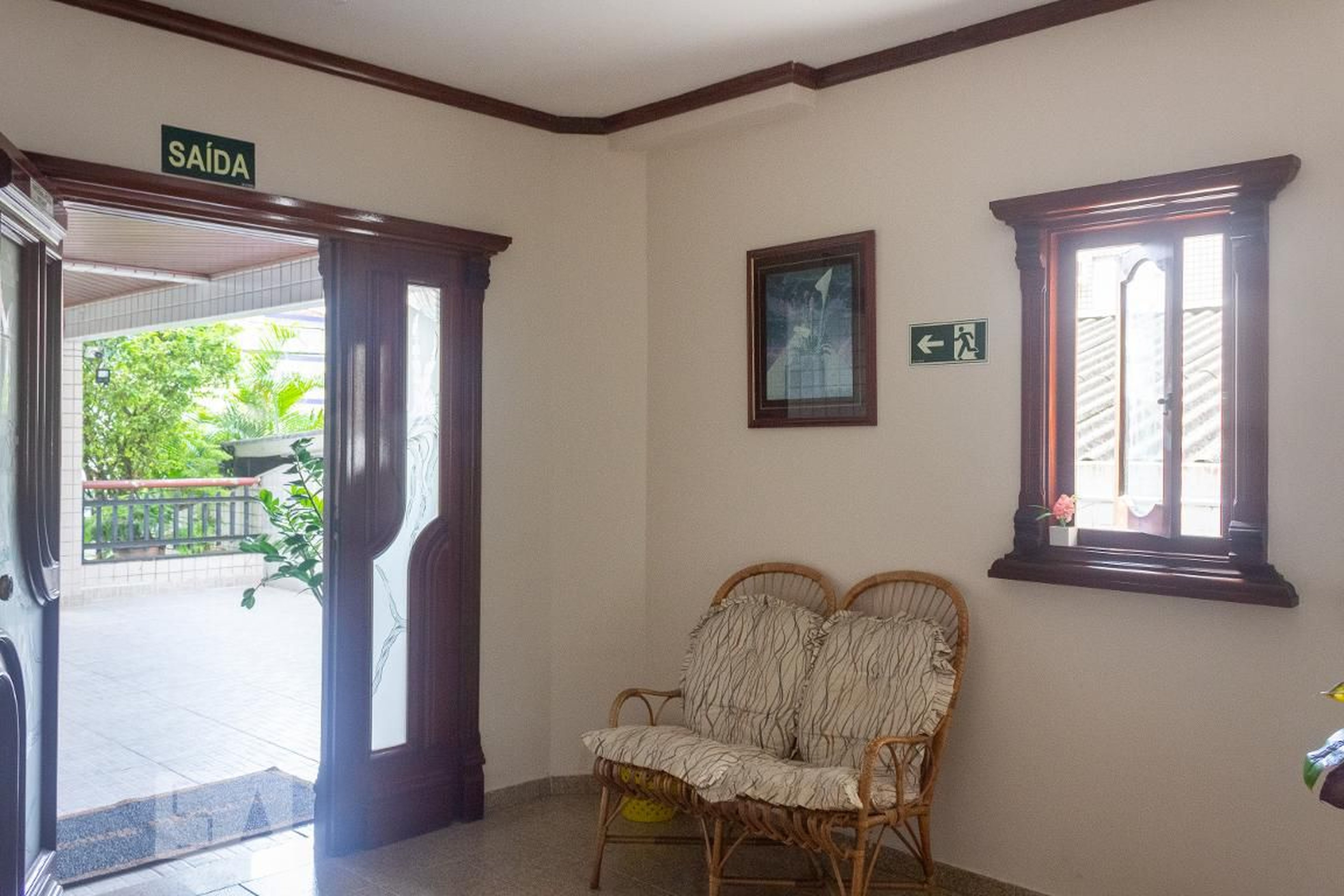 Hall - Priscila de Menezes