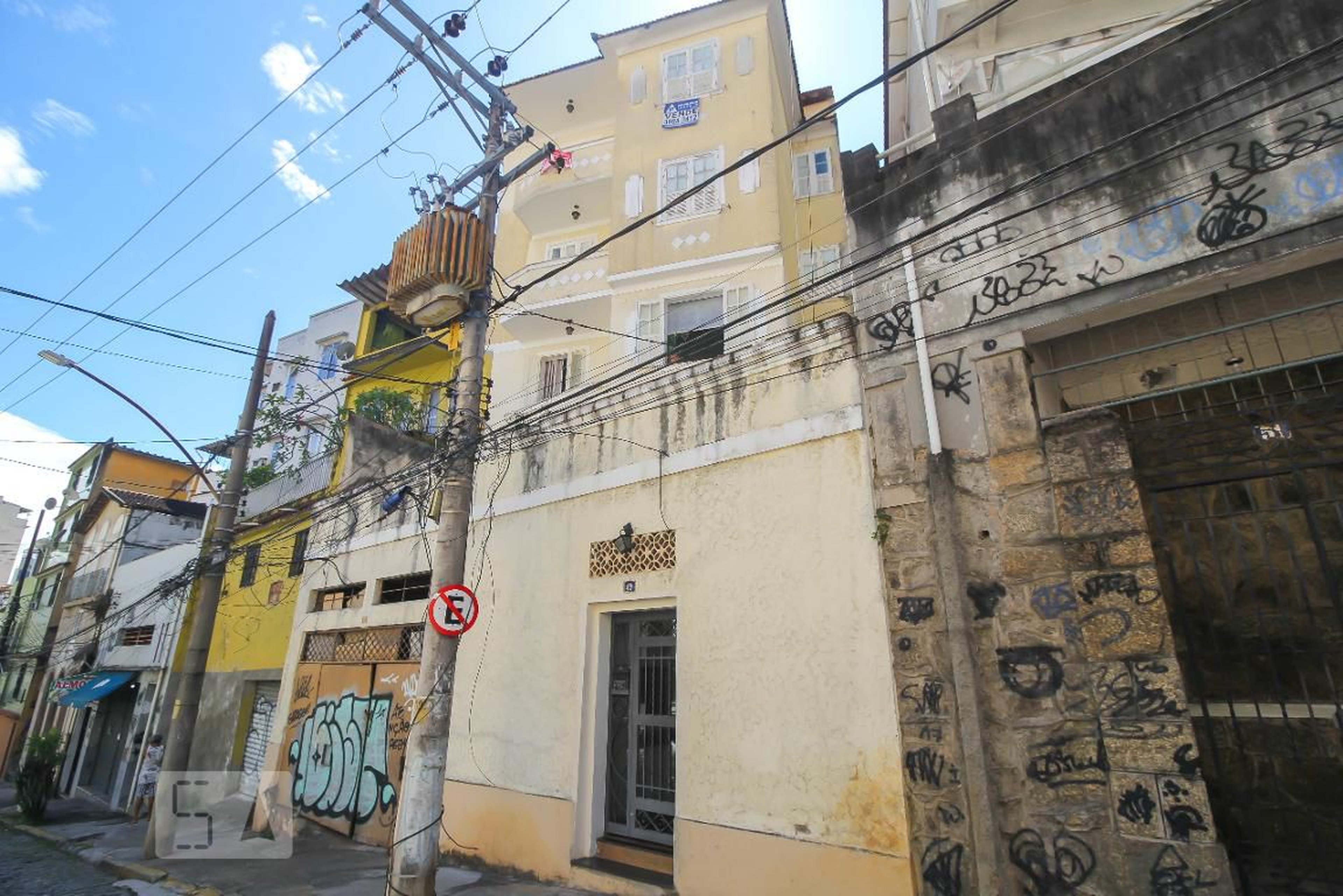 Fachada do Prédio Condomínio em Rua Monte Alegre, 49