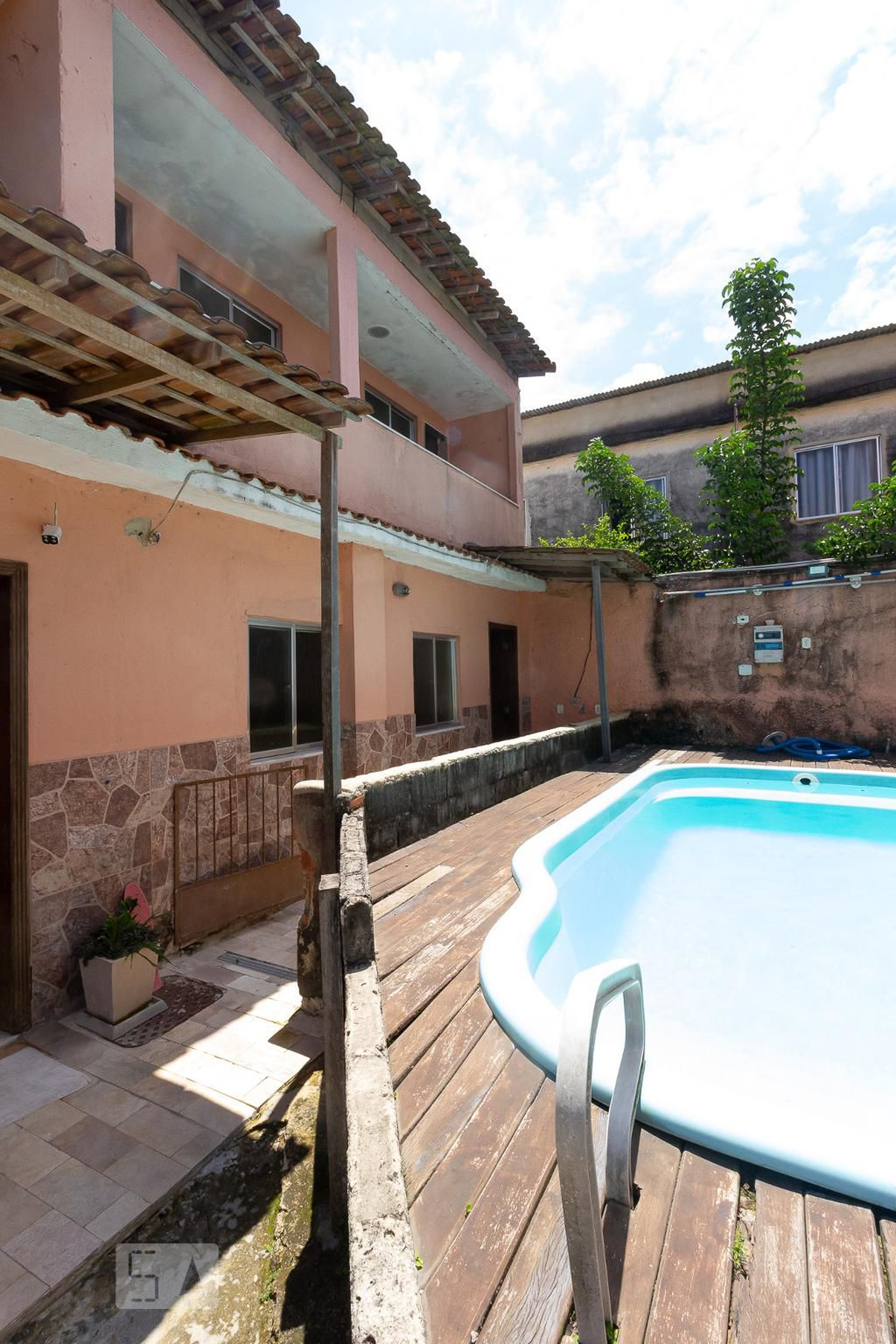 Fachada Condomínio em Rua Floresta do Sul, 23