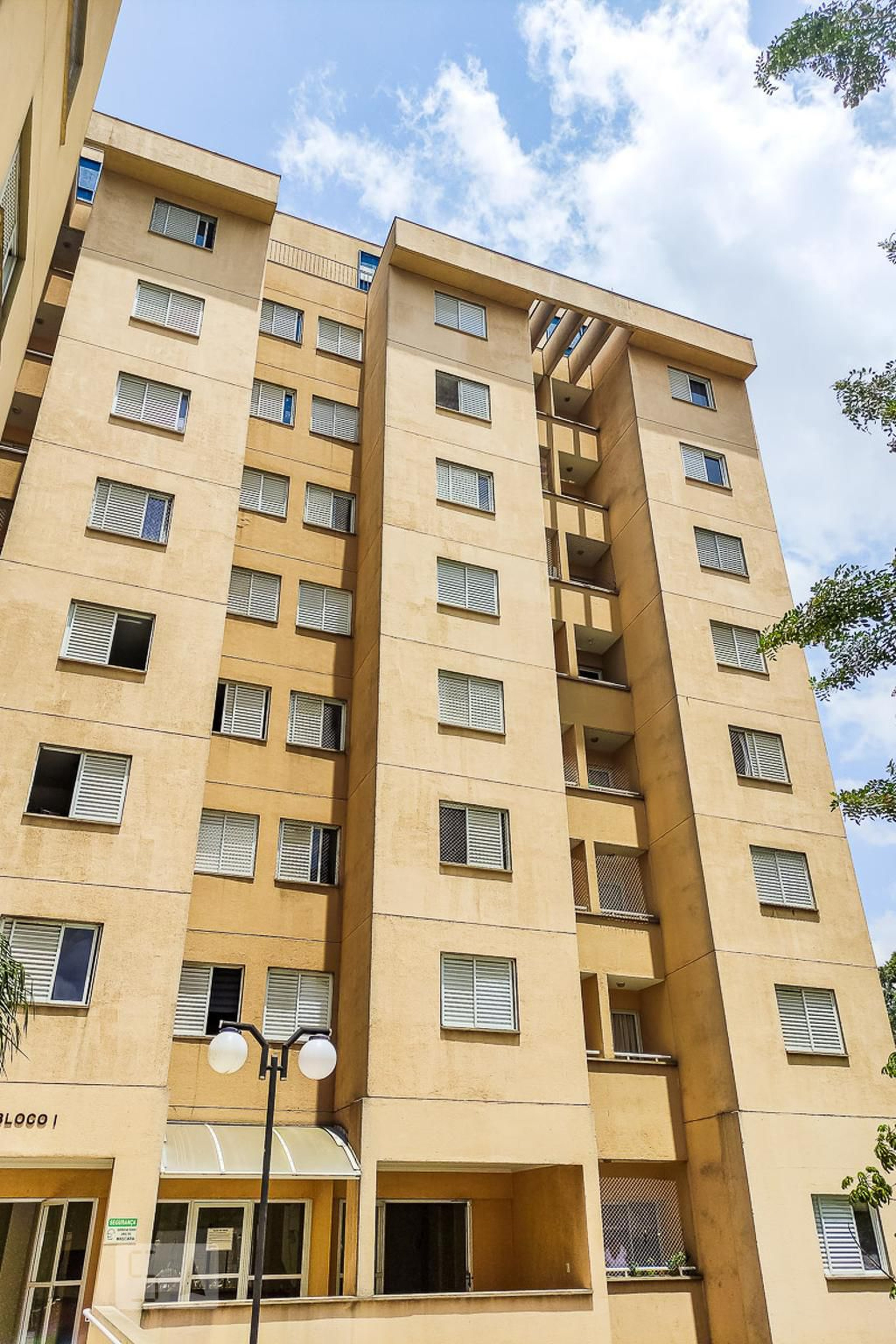 Fachada Condomínio em Rua Manoel Antônio Pinto, 458