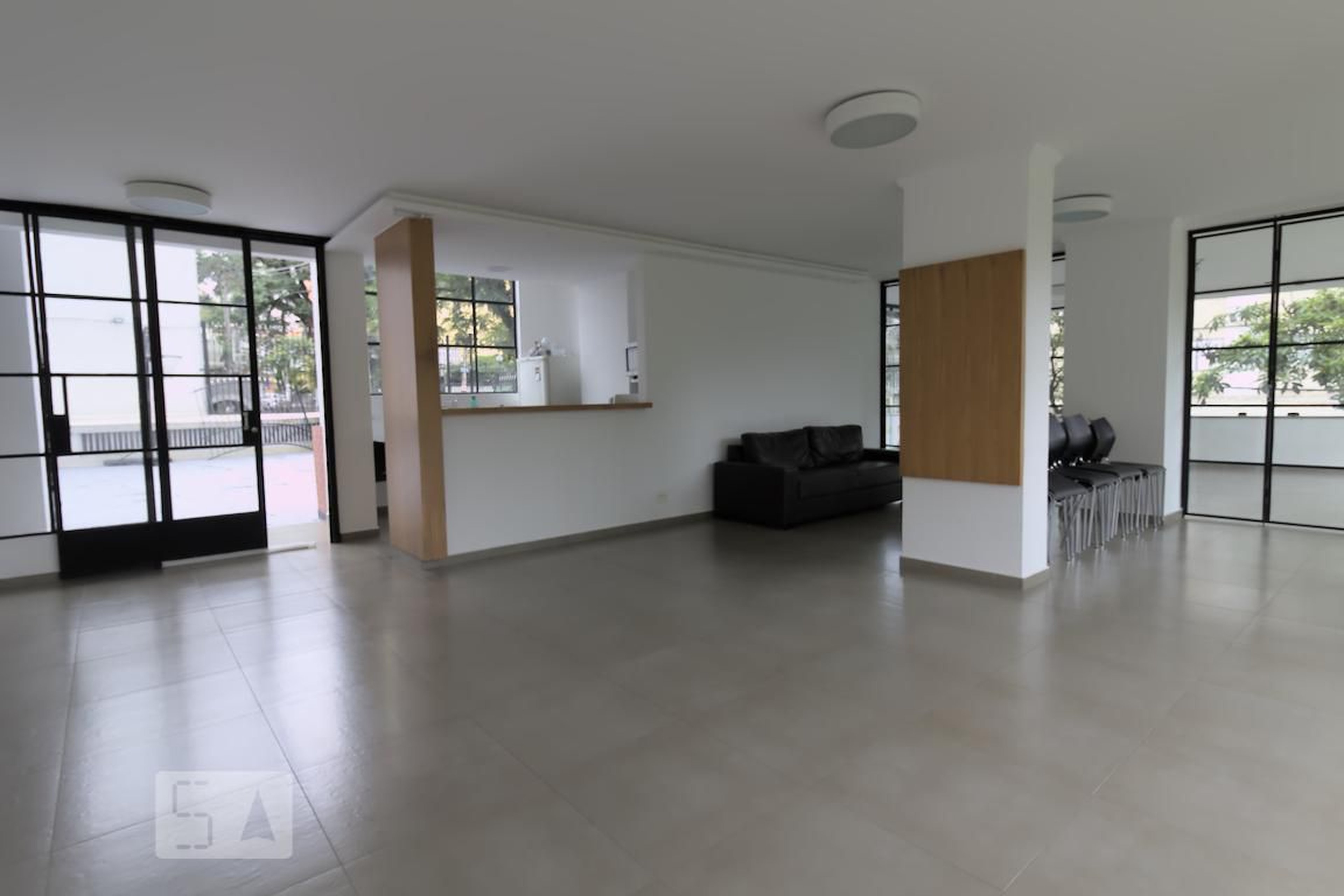 Salão de Festas - João Pedro Cardoso