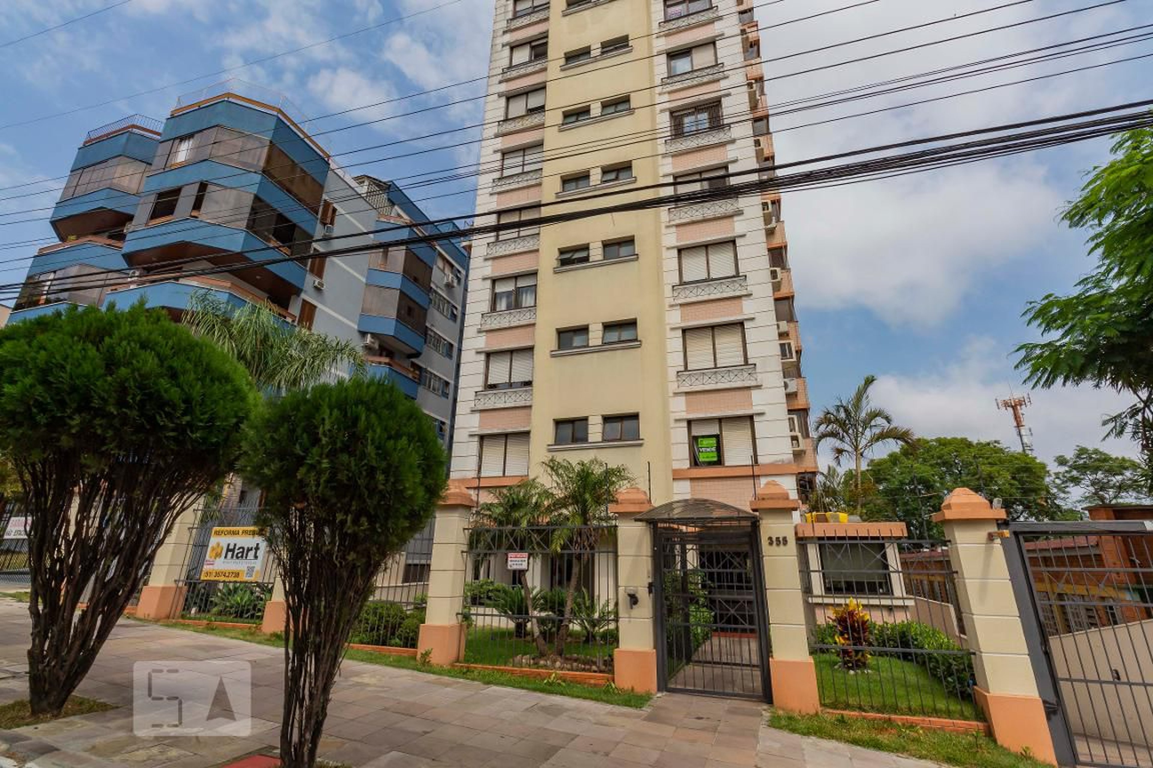 Fachada do Condomínio Condomínio The Ambassador