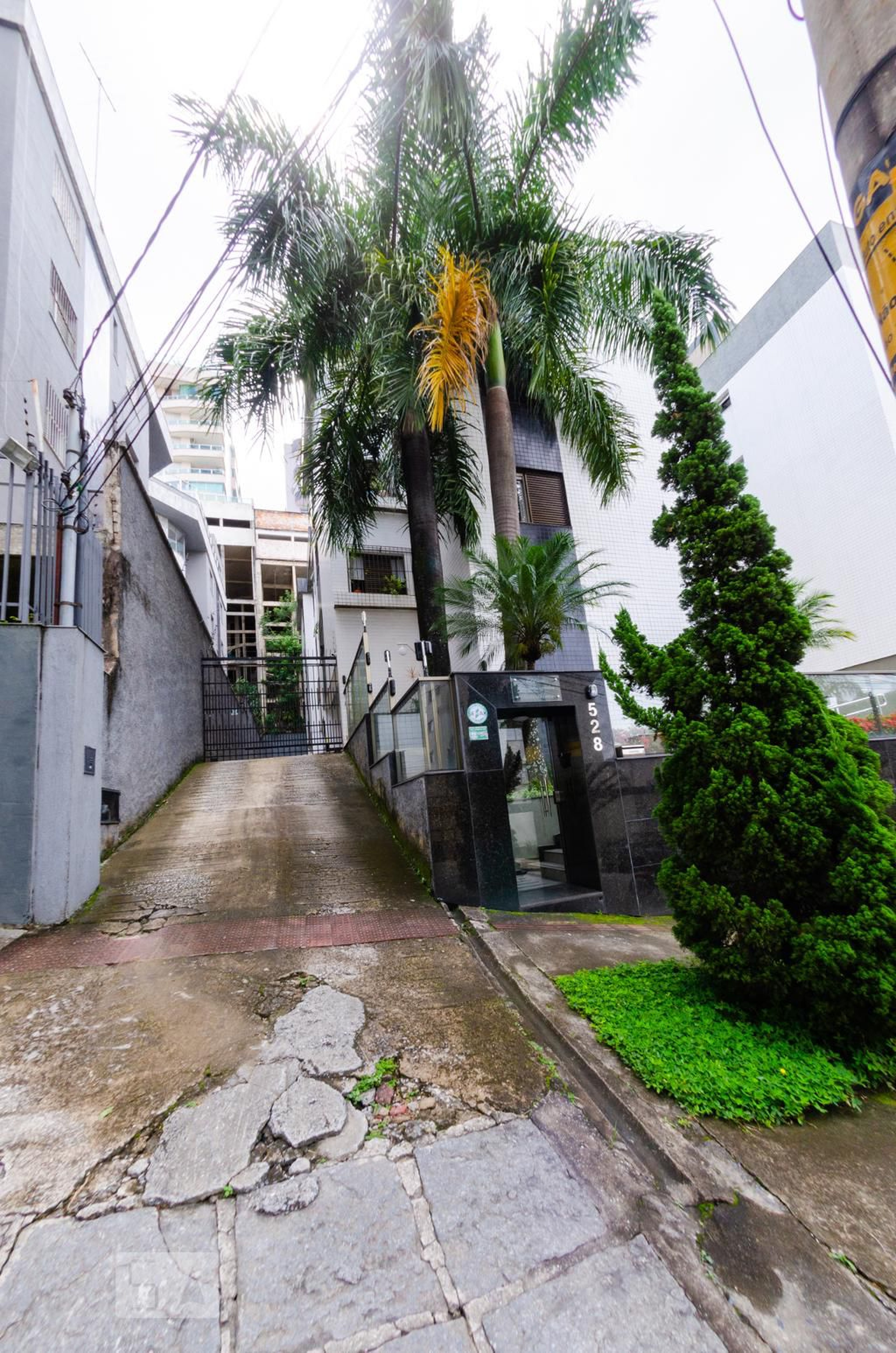 Fachada Condomínio em Rua Maria Heilbuth Surette, 528