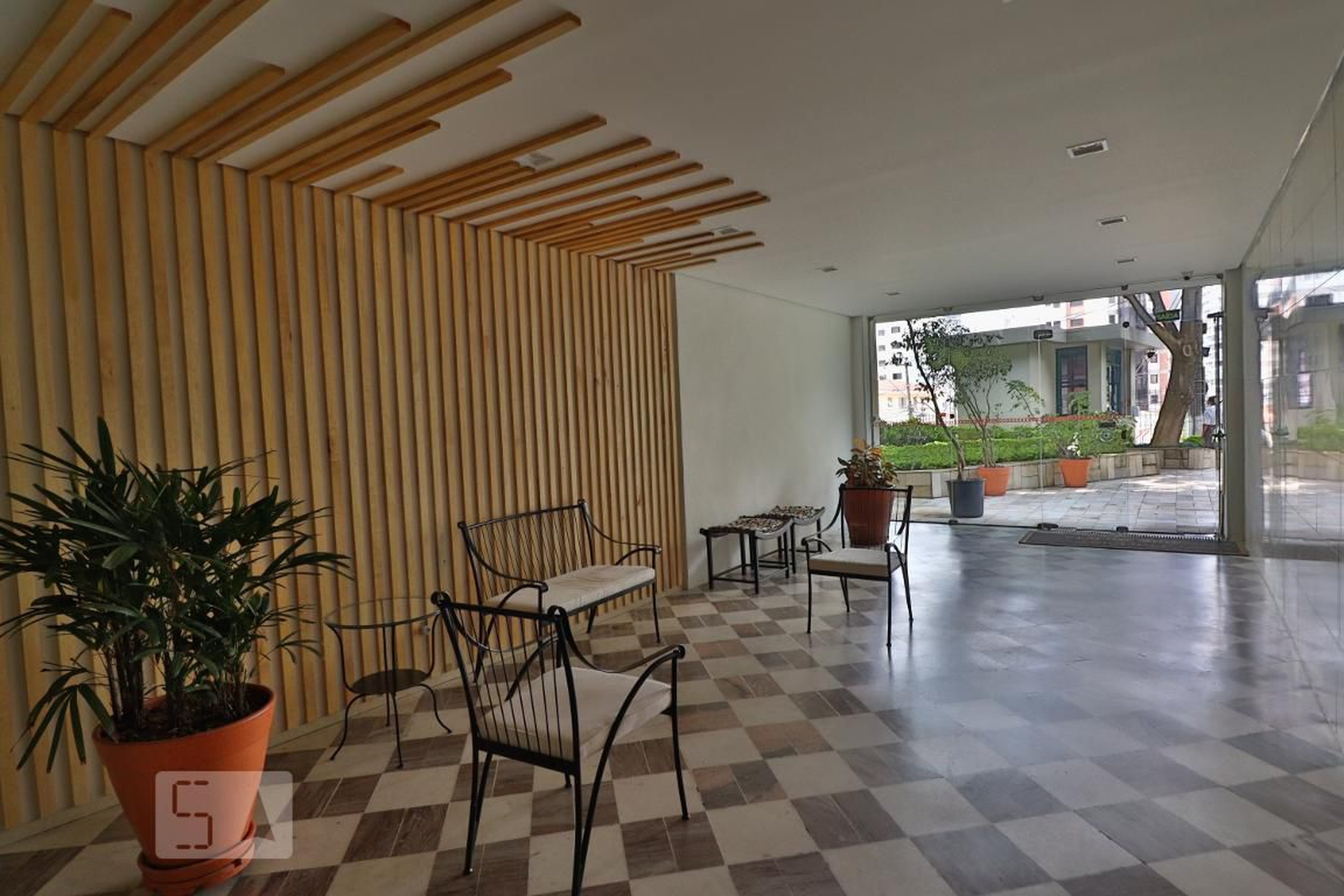 Hall - Maria Julieta