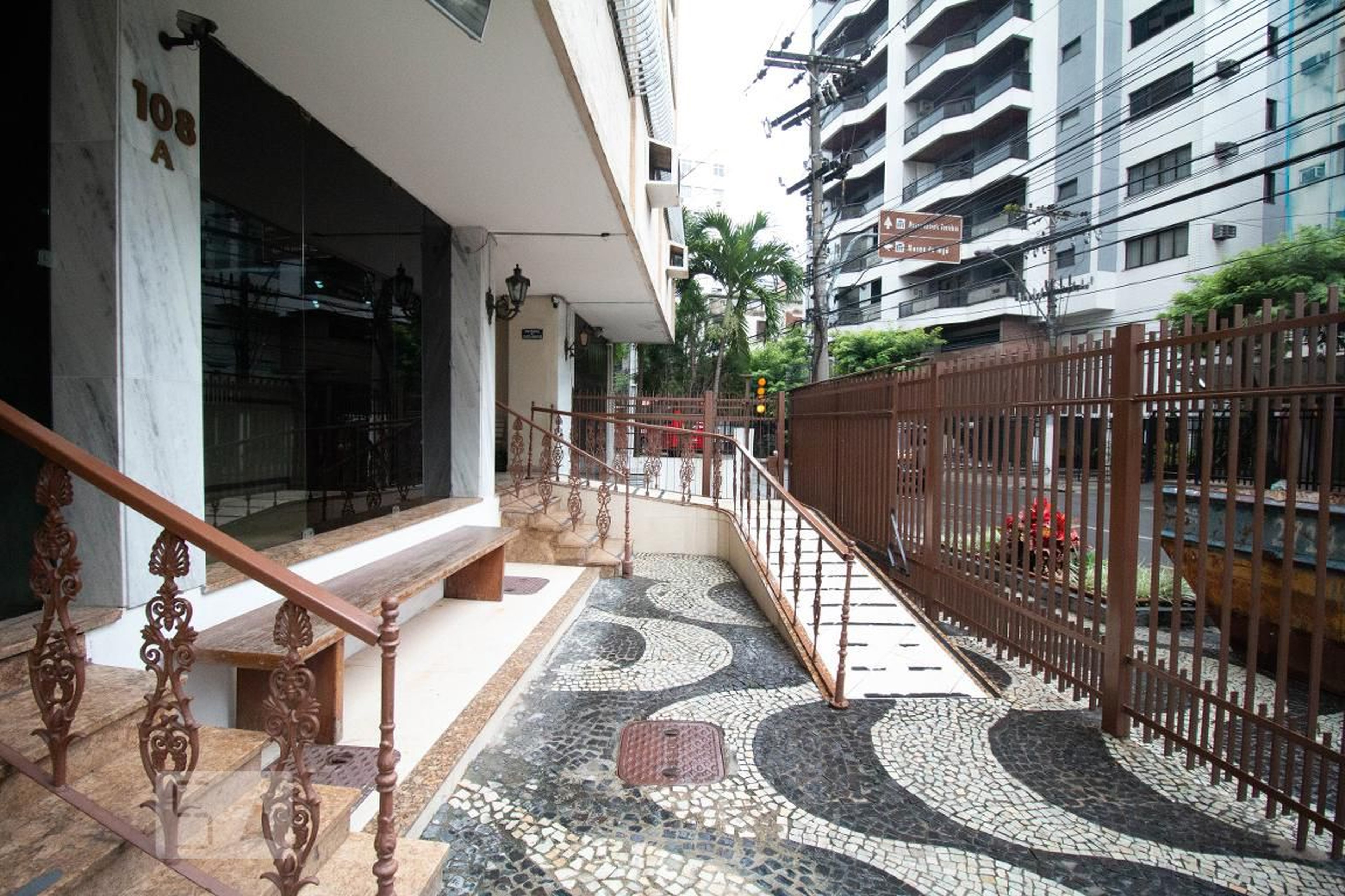 Entrada do Prédio - Edifício Medeiros Corrêa