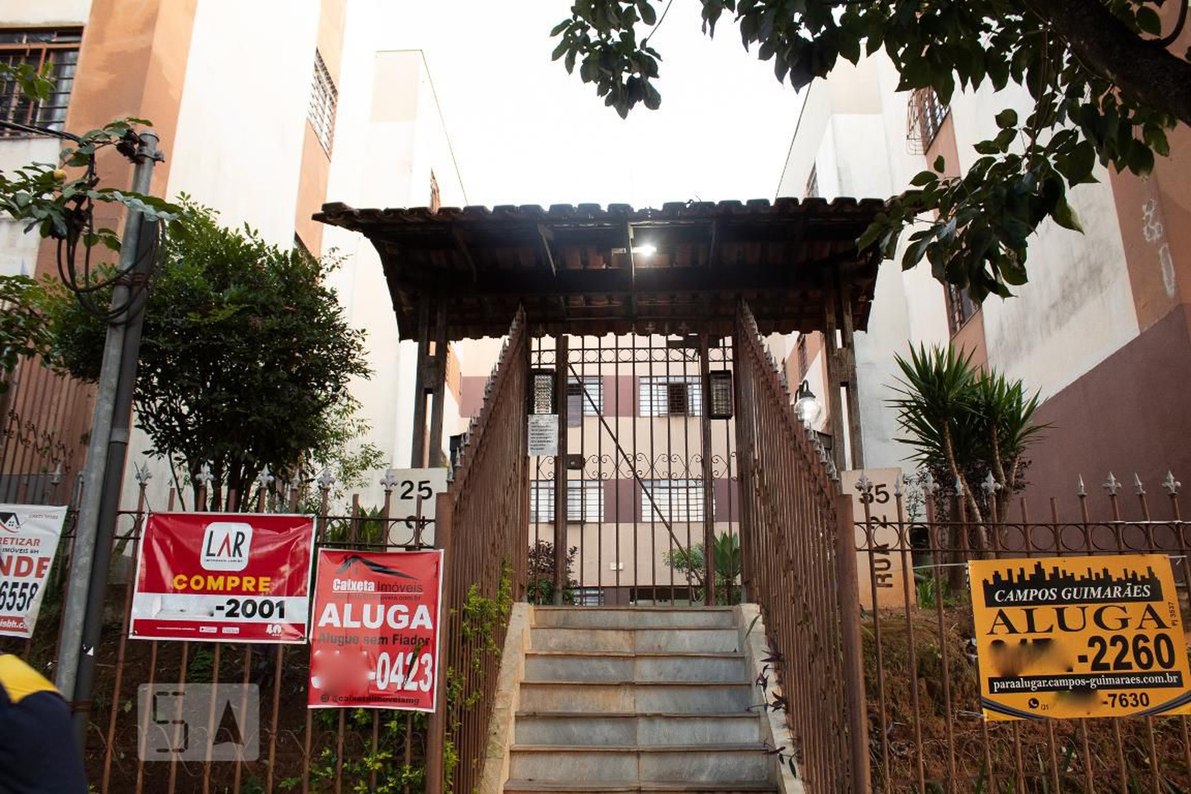 Fachada do Condomínio Condomínio Conjunto Residencial Sarandi I Quadra 70