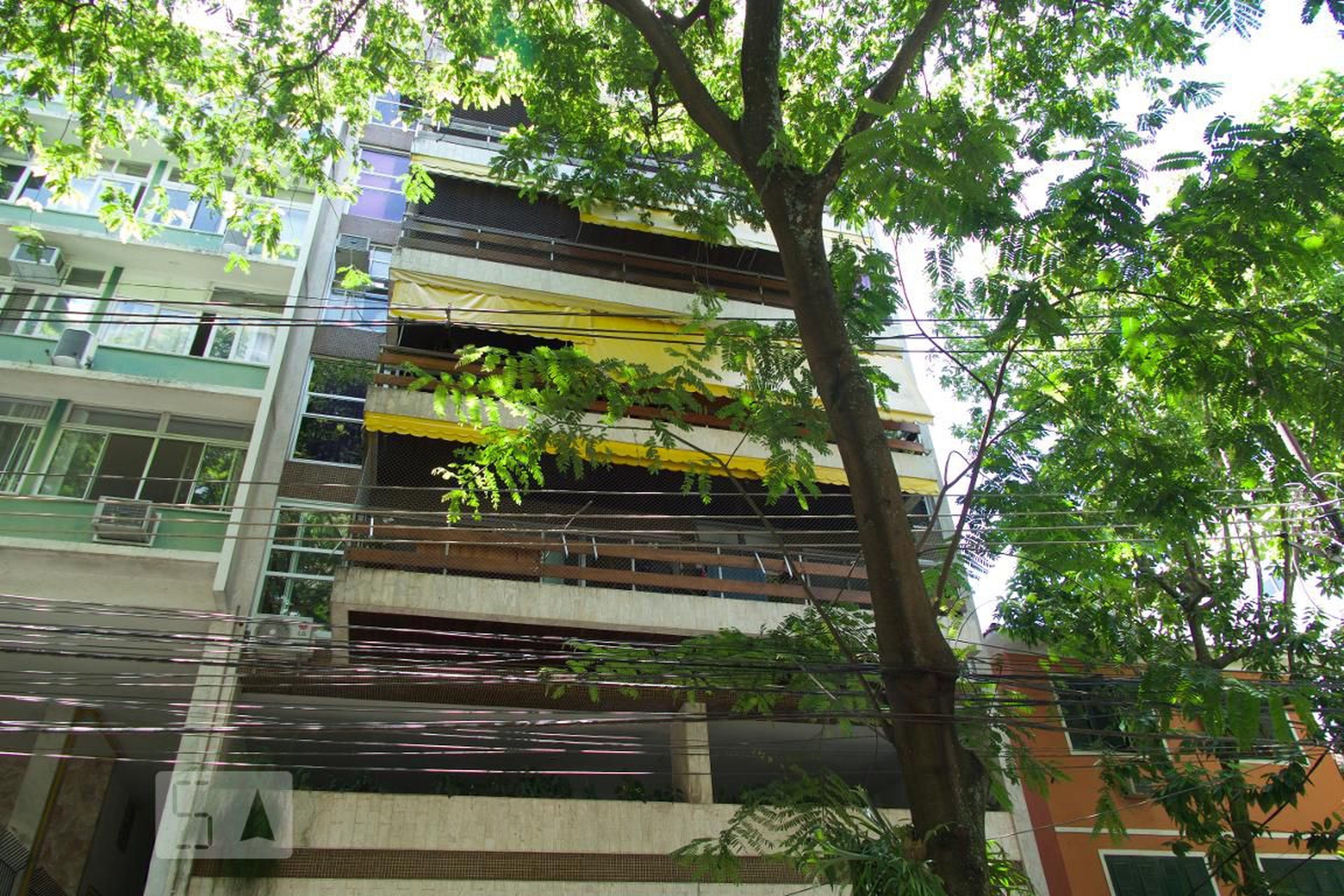 fachada Condomínio em Rua Eurico Cruz, 44