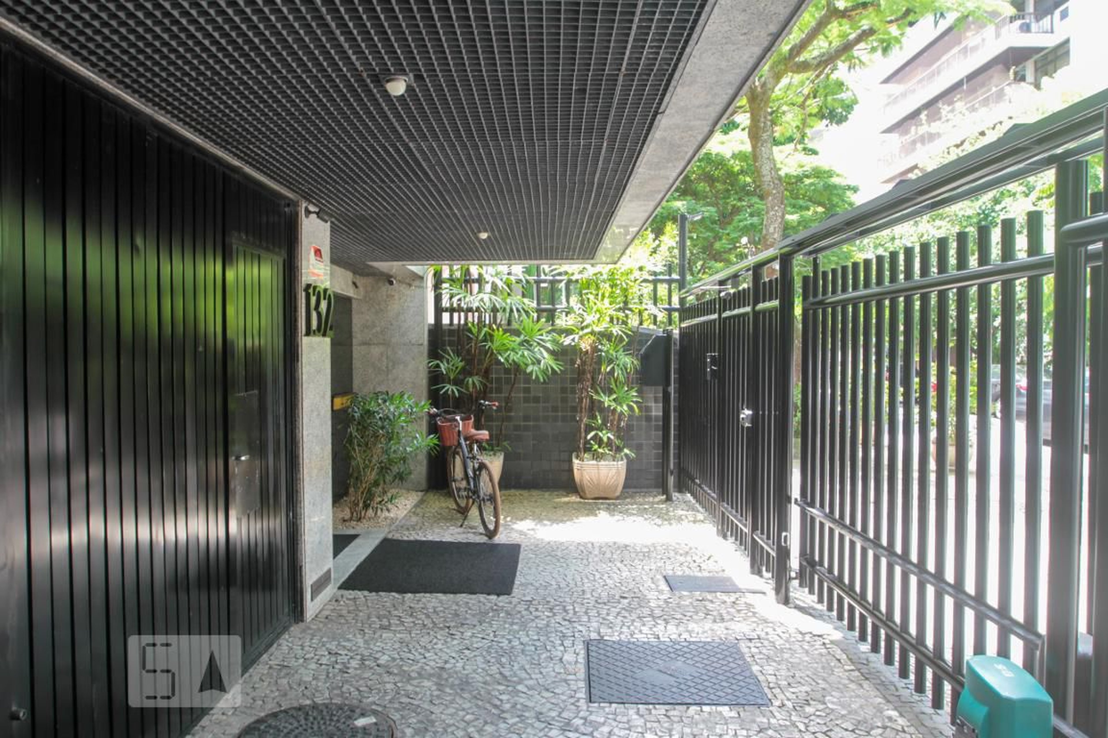 Entrada do Prédio - null