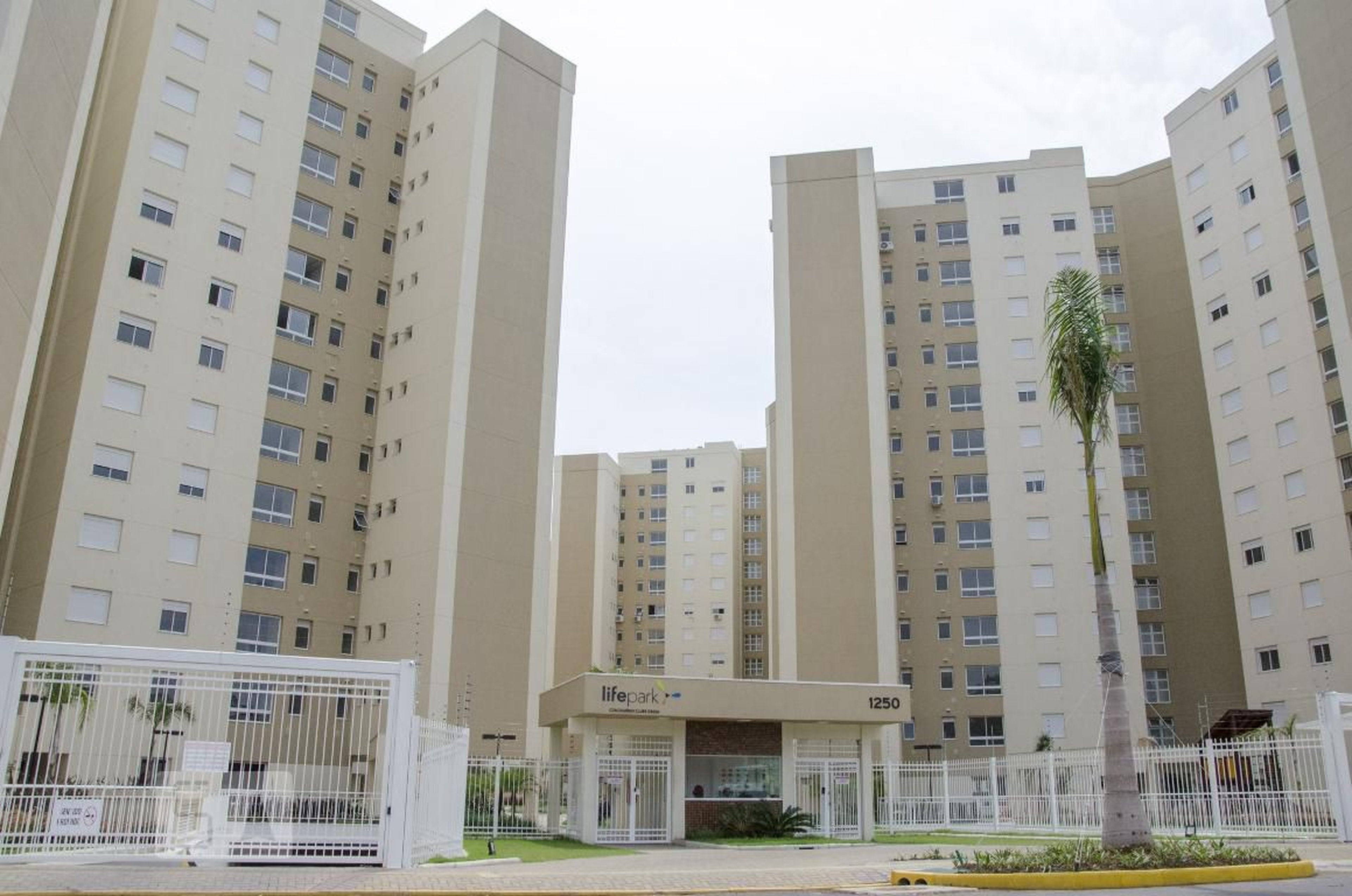 Fachada Condomínio em Rua Aurora, 1290