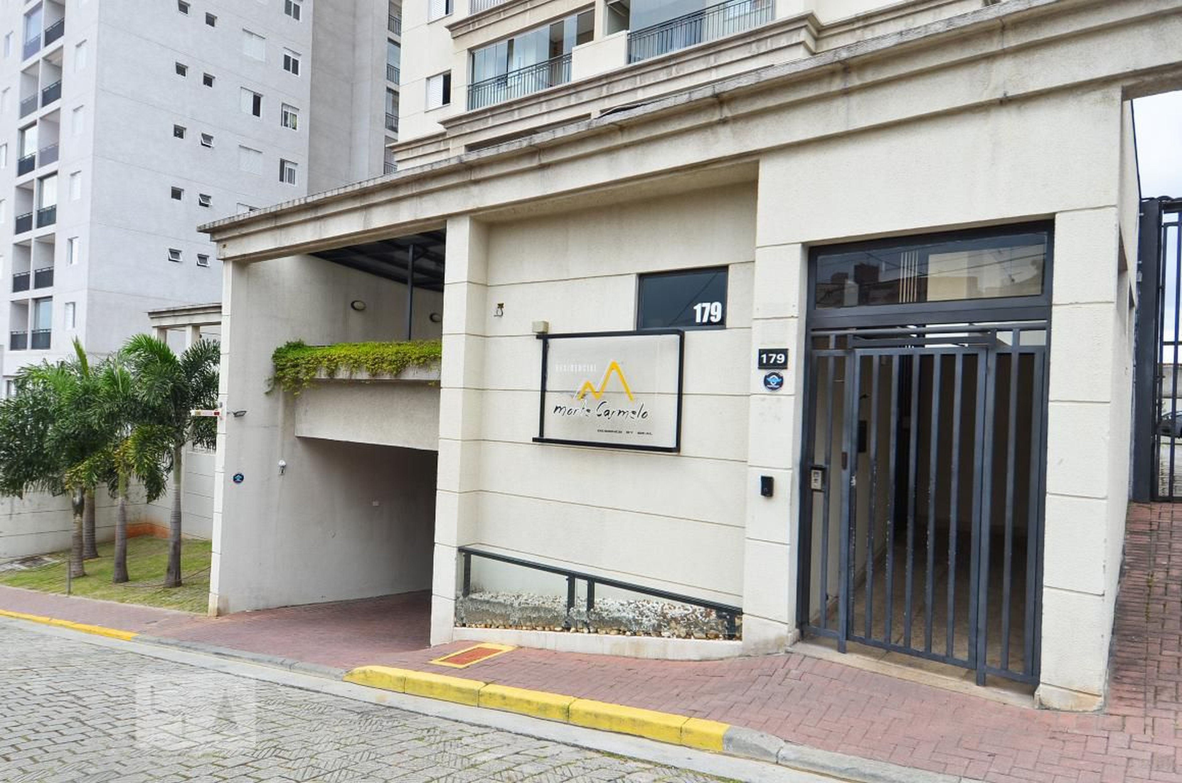 Fachada do Condomínio Condomínio em Rua José Damiani, 147