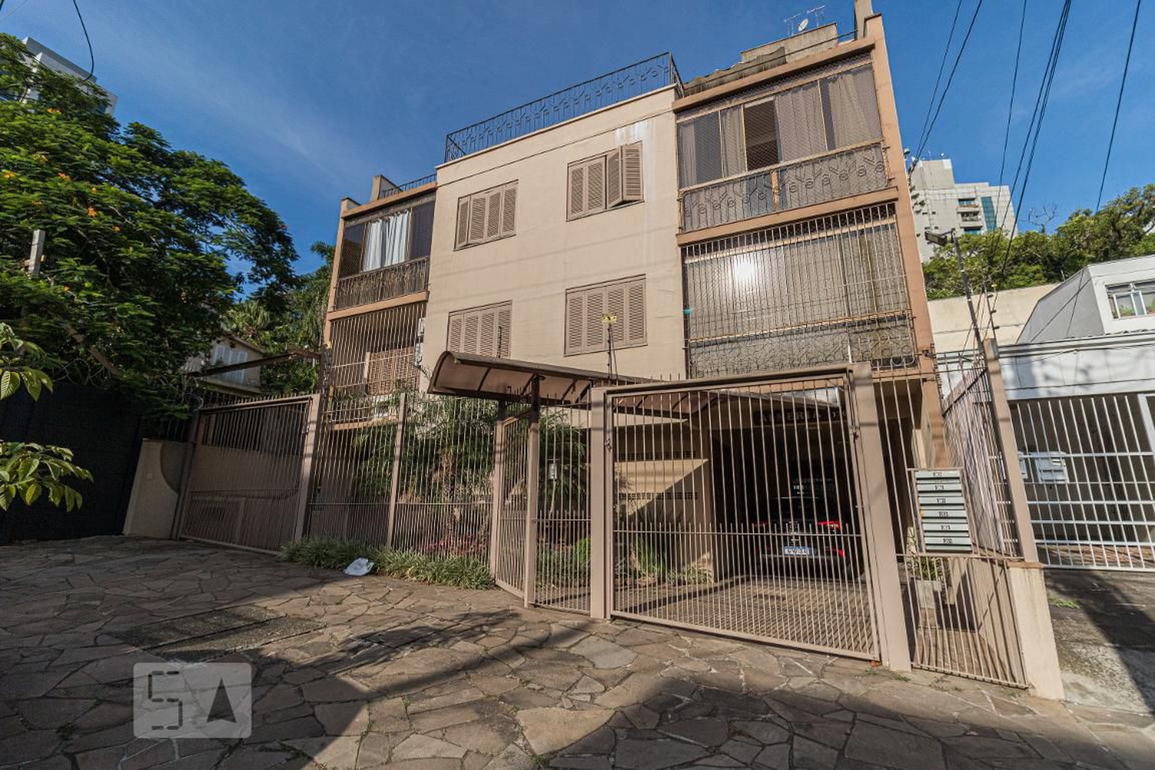 Fachada do Prédio Condomínio em Rua Pedro Chaves Barcelos, 130