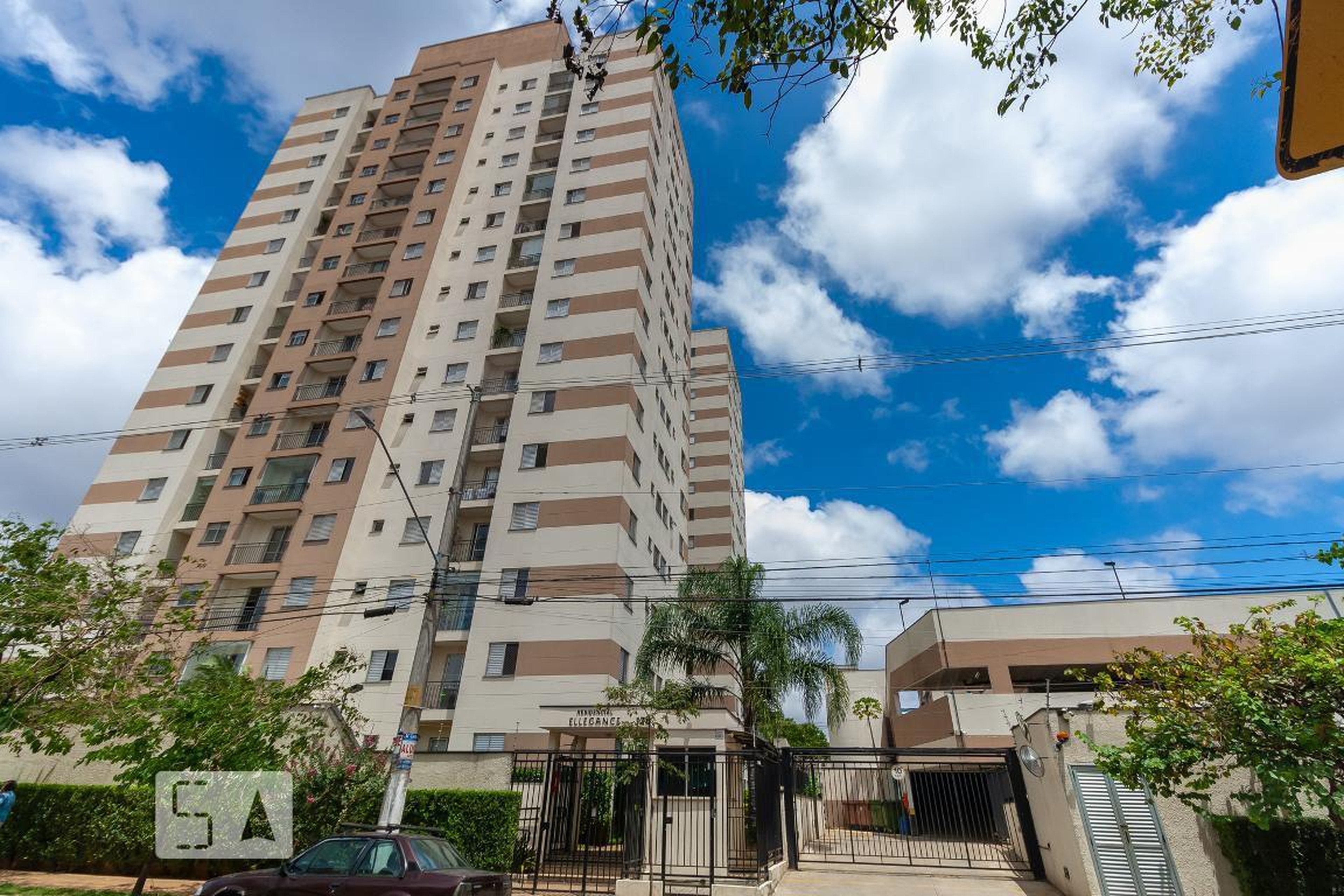 Fachada Condomínio em Rua Pindamonhangaba, 17