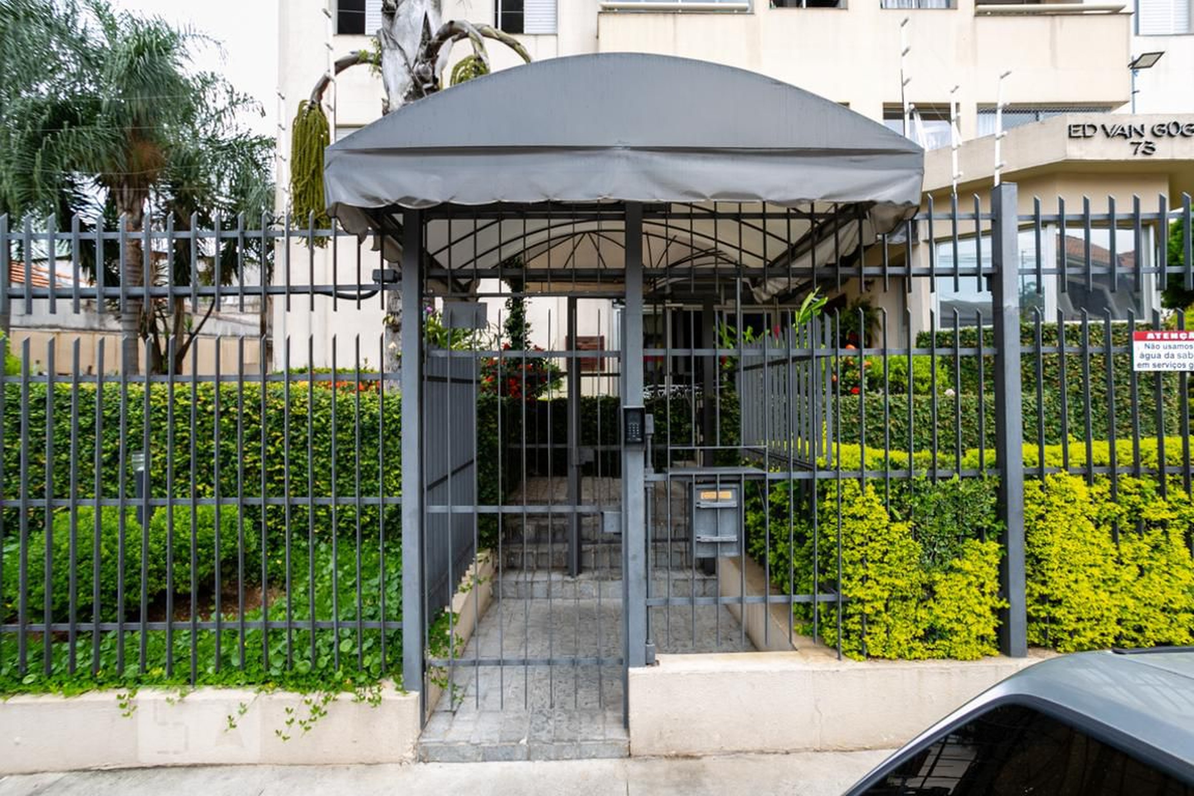 Fachada do Condomínio Edifício Van Gogh