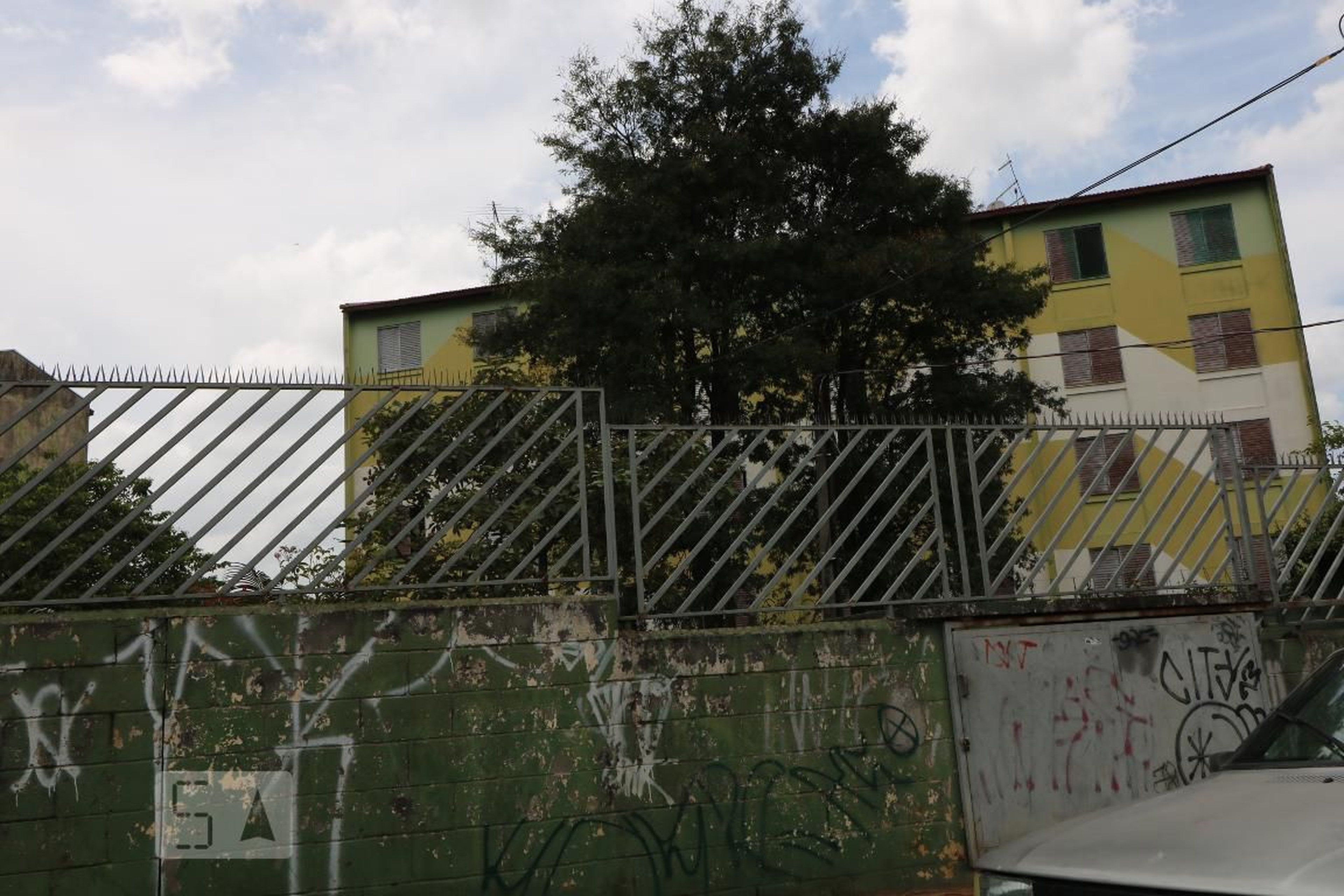Fachada Condomínio em Rua Augustin Luberti, 34