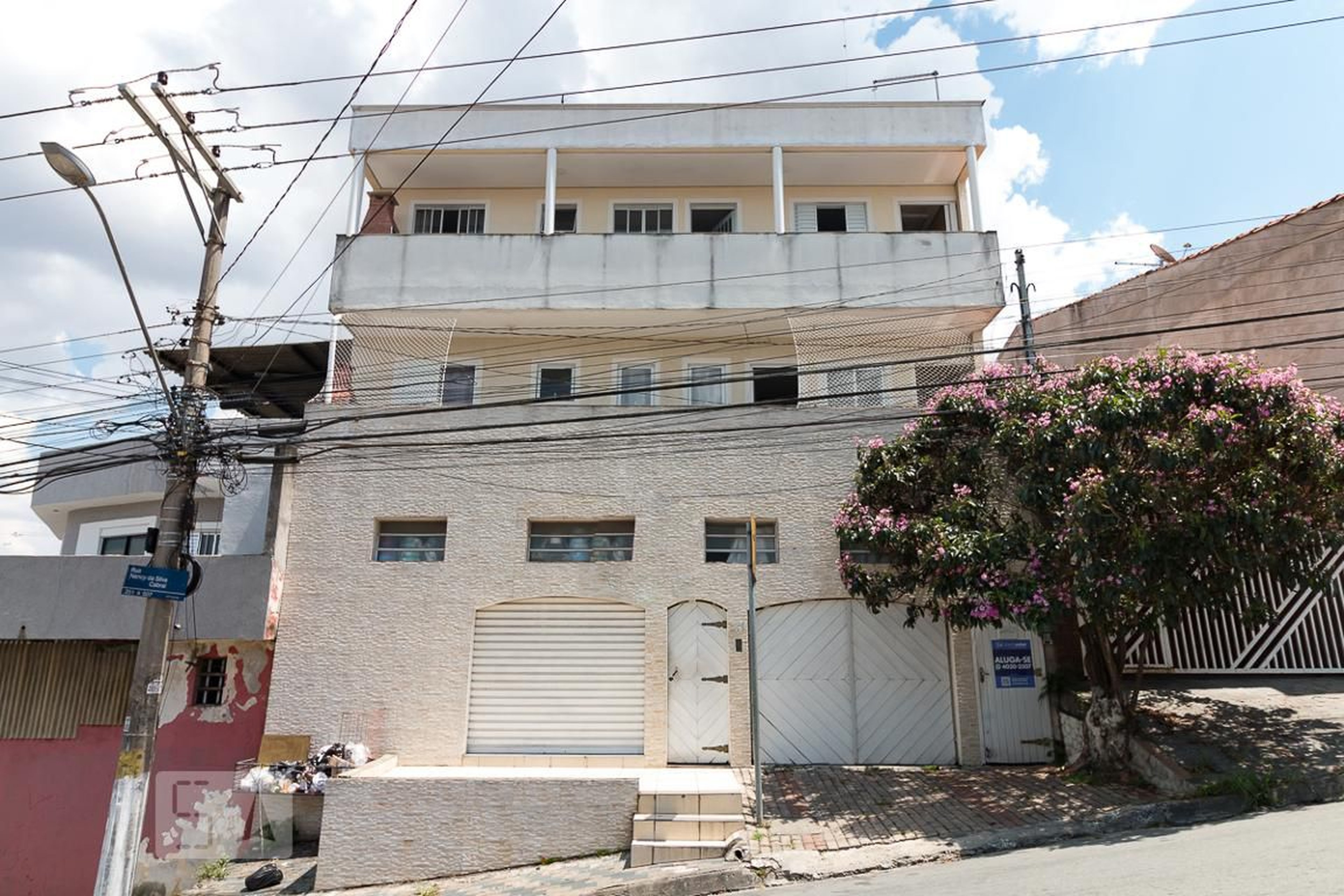 Fachada do prédio Condomínio em Rua Nanci Silva Cabral, 351