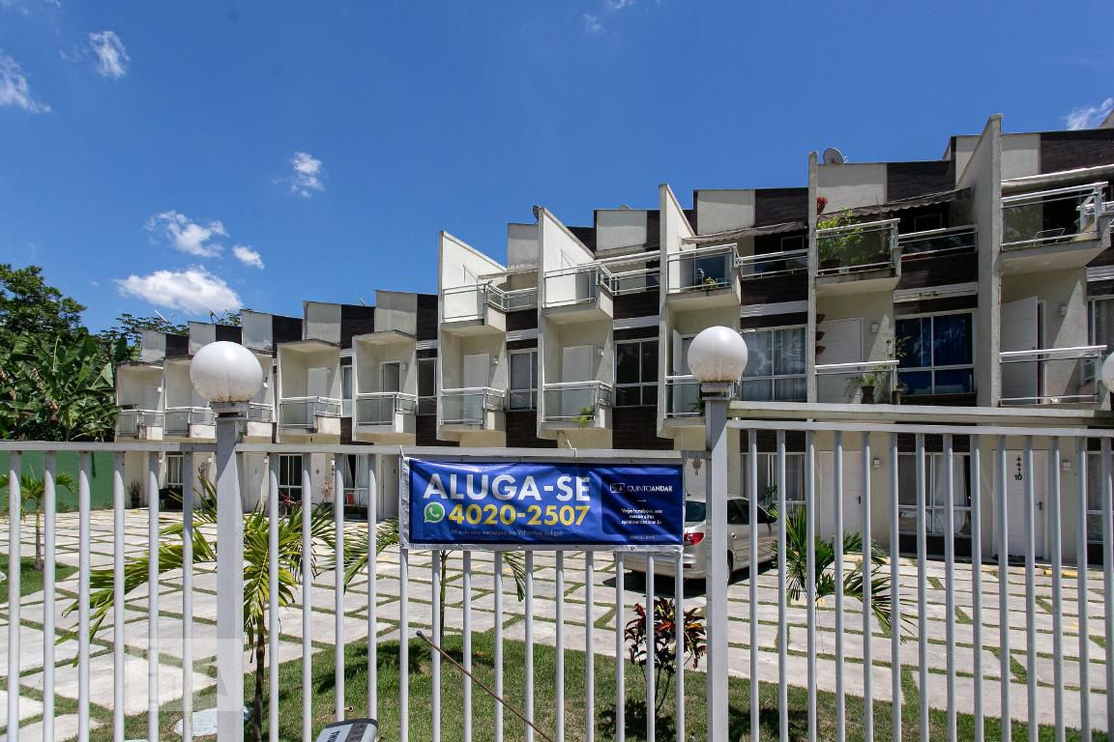 Fachada do Condomínio Condomínio em Estrada do Rio Morto, 52