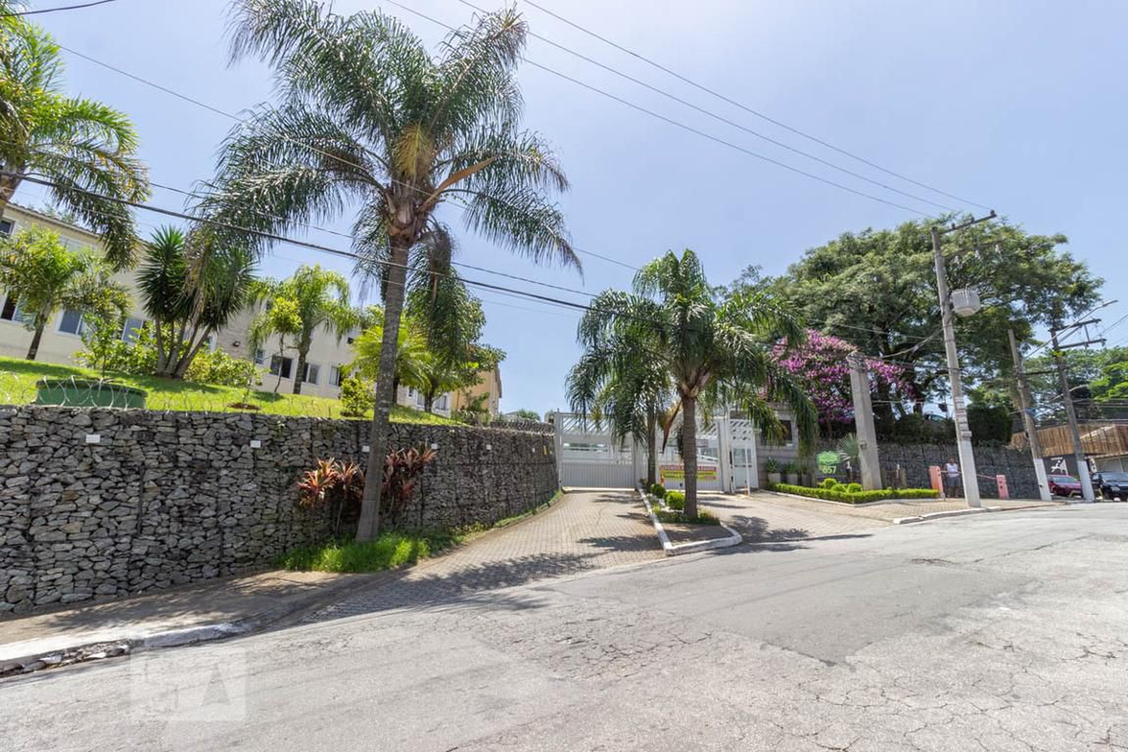 Fachada do condomínio Condomínio em Rua Itabira, 657