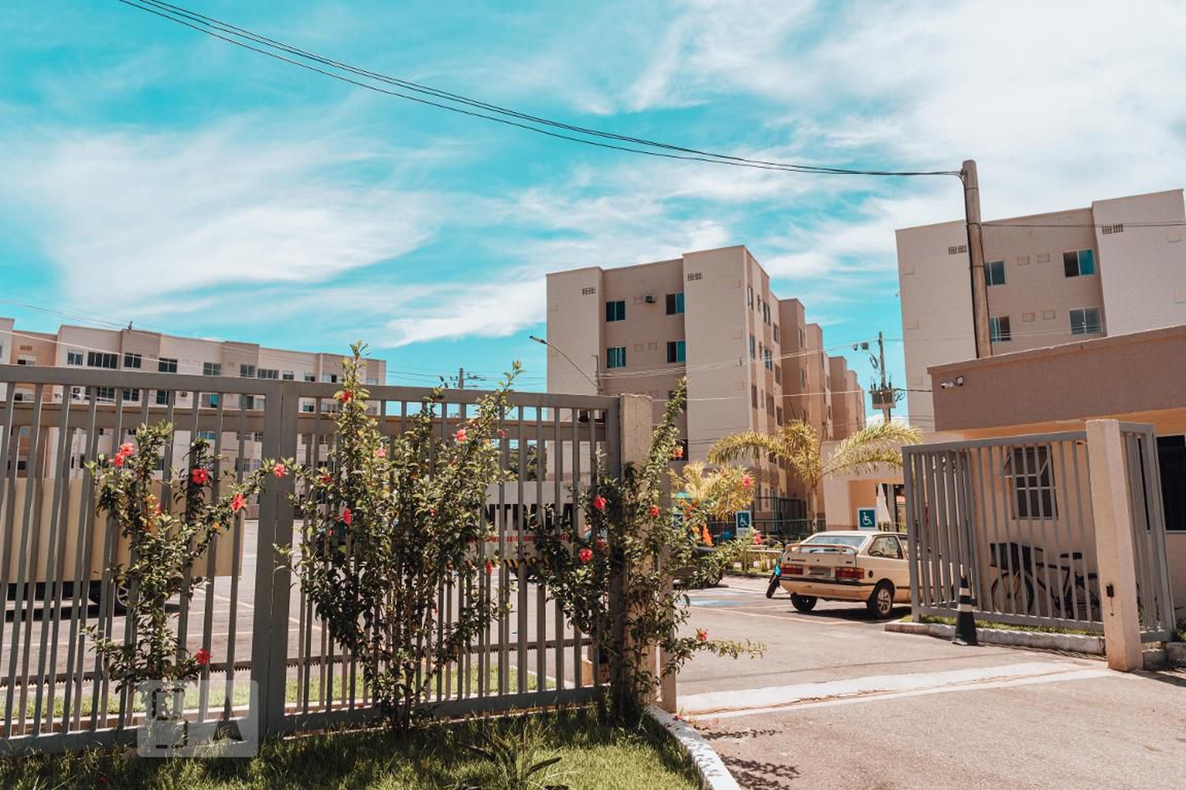 Fachada do Condomínio Condomínio Conquista Maria Paula