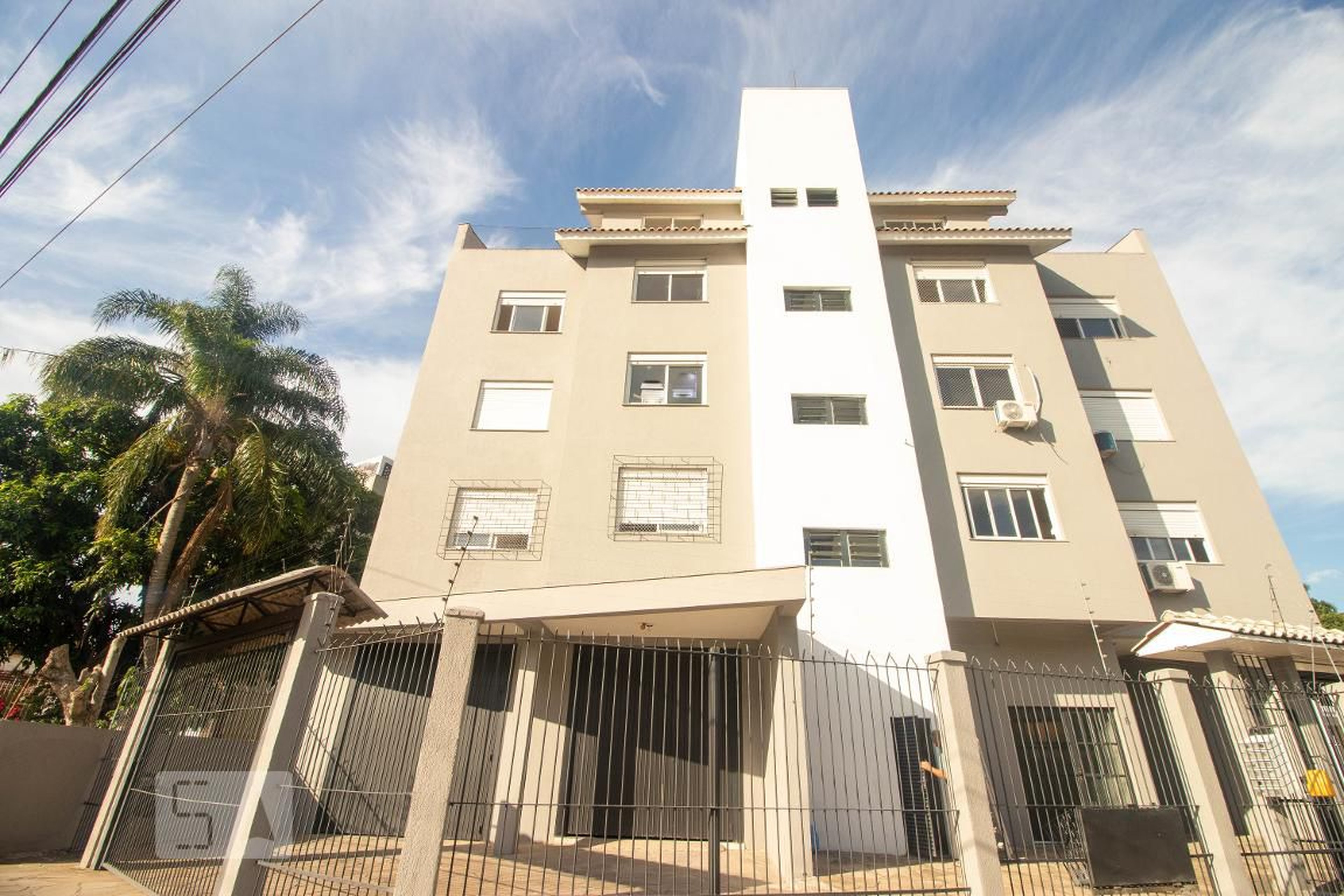 Fachada Condomínio em Rua Professor Antônio Peirouton Louzada 8, 401