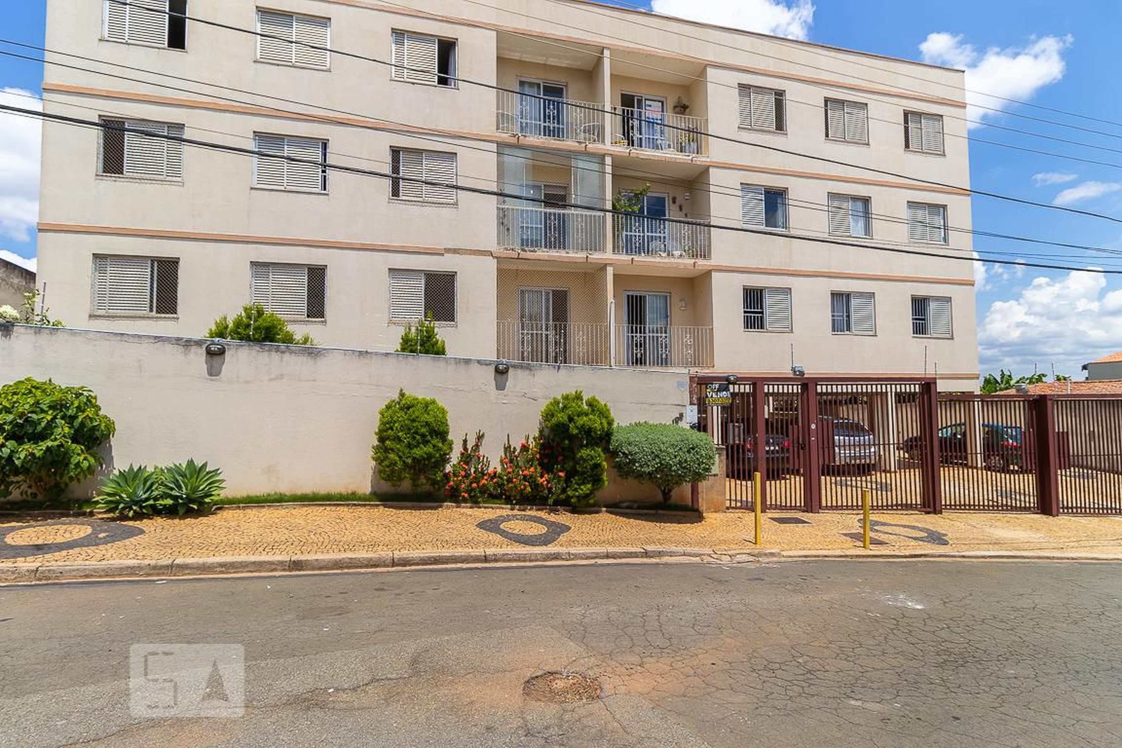 Fachada Condomínio em Rua Pixinguinha, 105